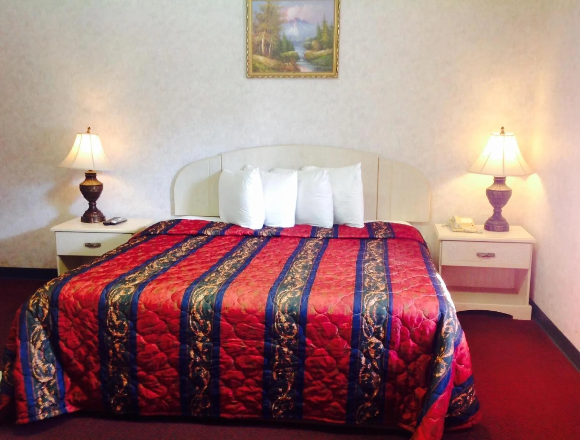 Bed in Red Carpet Inn & Suites Hammonton NJ Route-30E