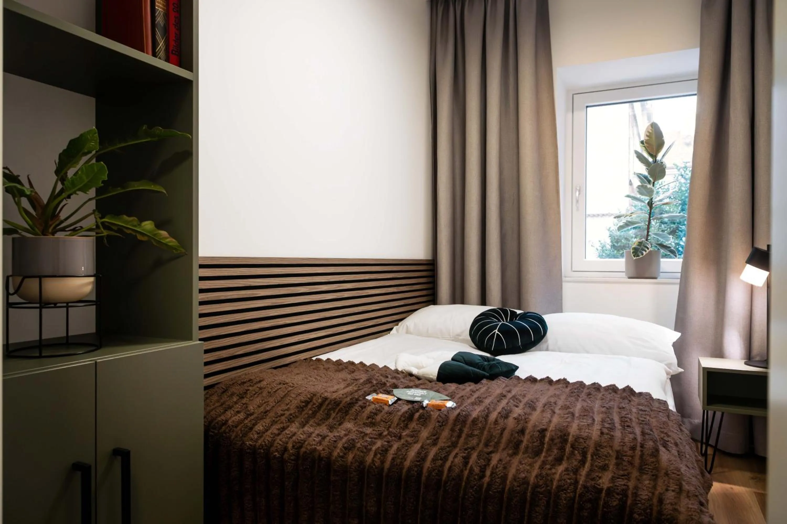 Bedroom, Bed in Urban Jungle Apartments