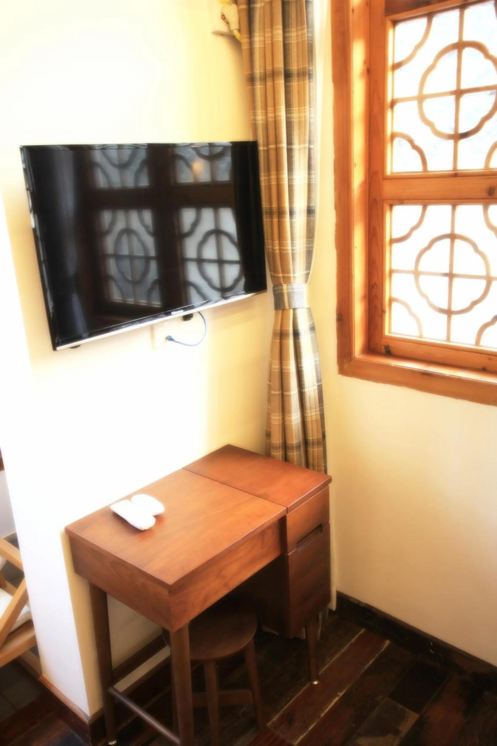 Communal lounge/ TV room in Tongli Begonia Flowers Guesthouse