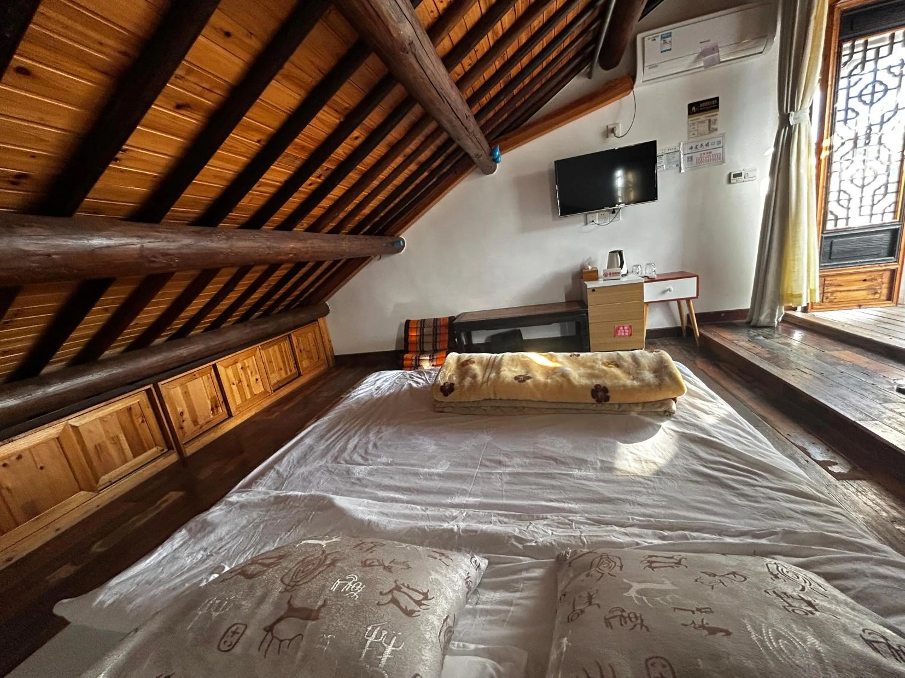 Bedroom, Bed in Tongli Begonia Flowers Guesthouse