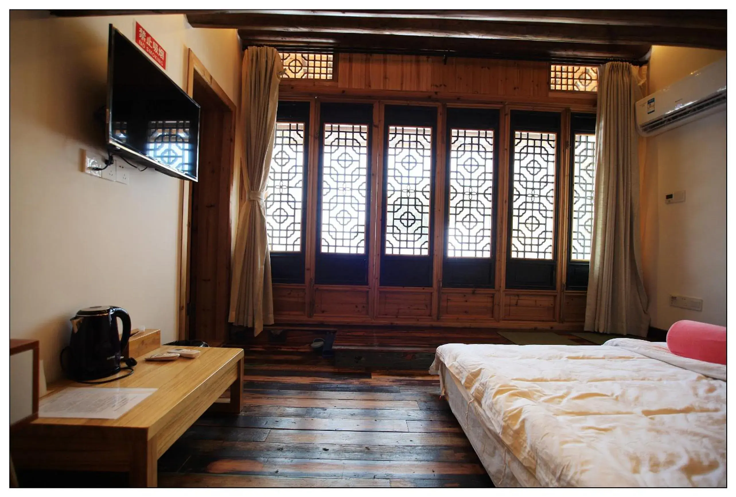 King Room with Garden View in Tongli Begonia Flowers Guesthouse King Room with Garden View in Tongli Begonia Flowers Guesthouse