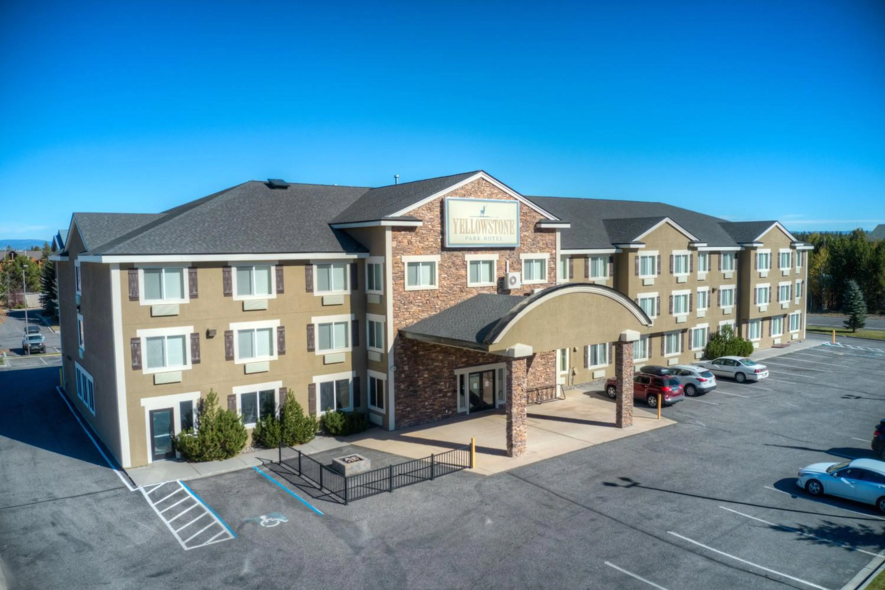Property building in Yellowstone Park Hotel