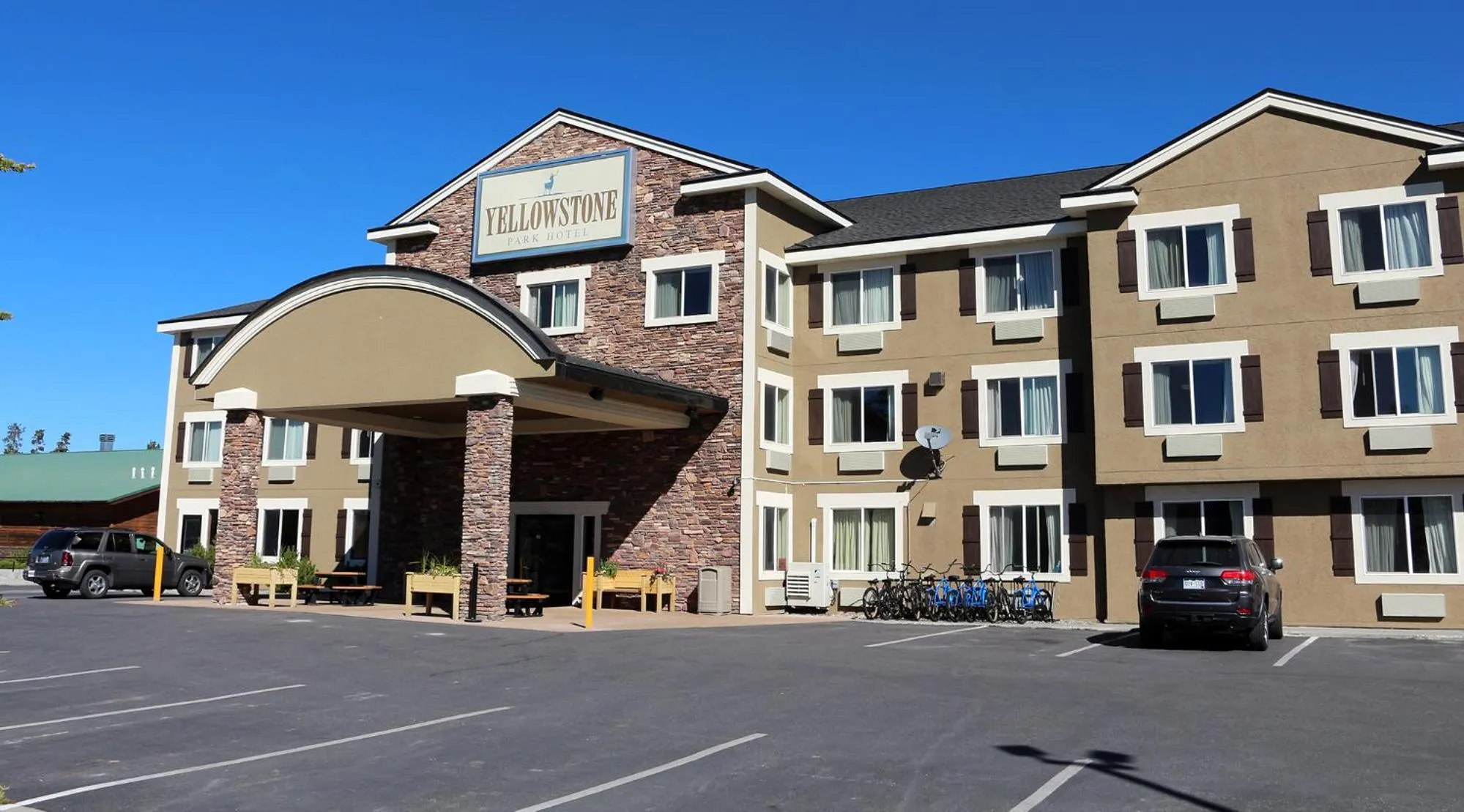 Property building in Yellowstone Park Hotel