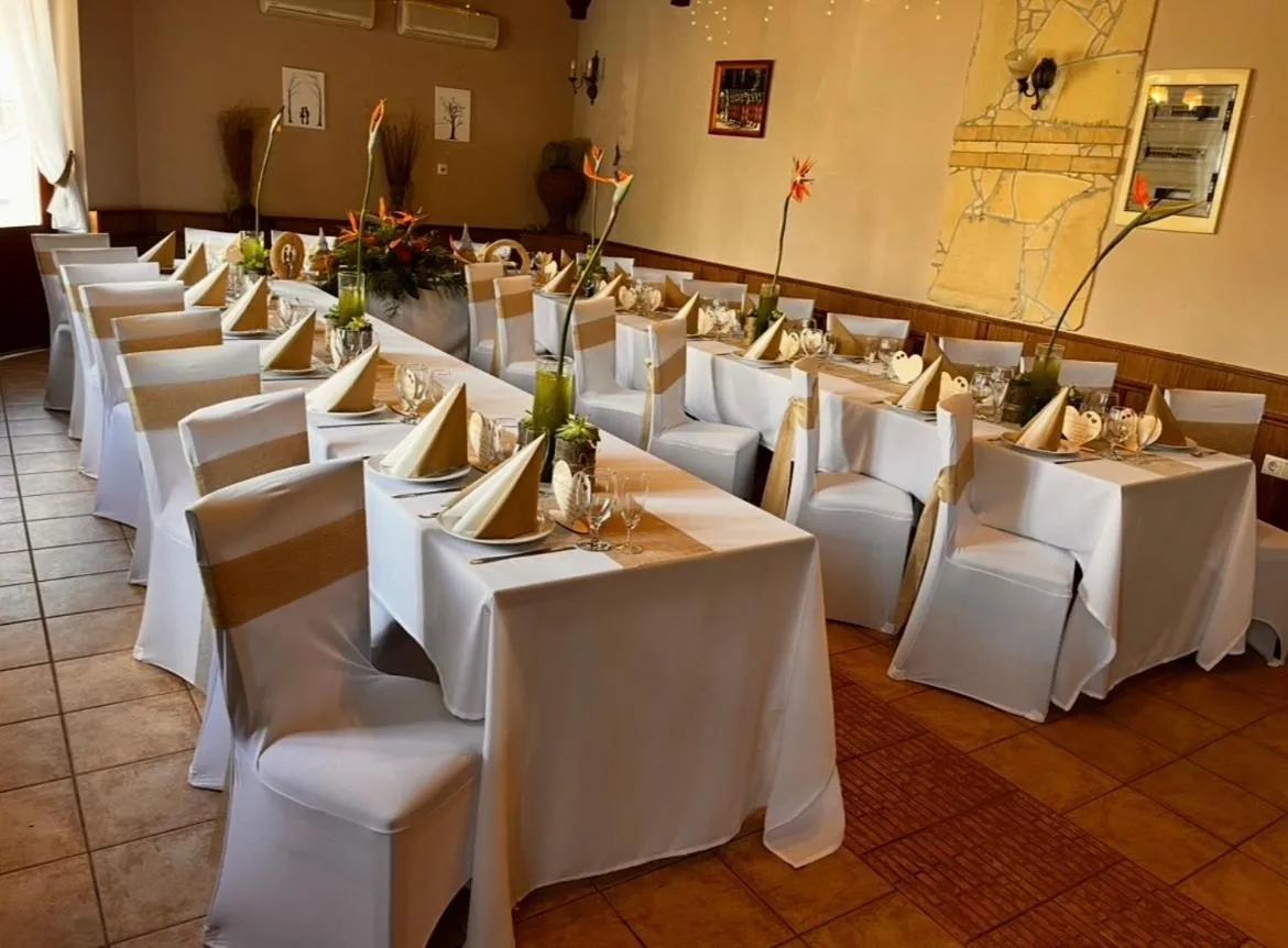 Restaurant/places to eat in Vadász Panzió és Étterem