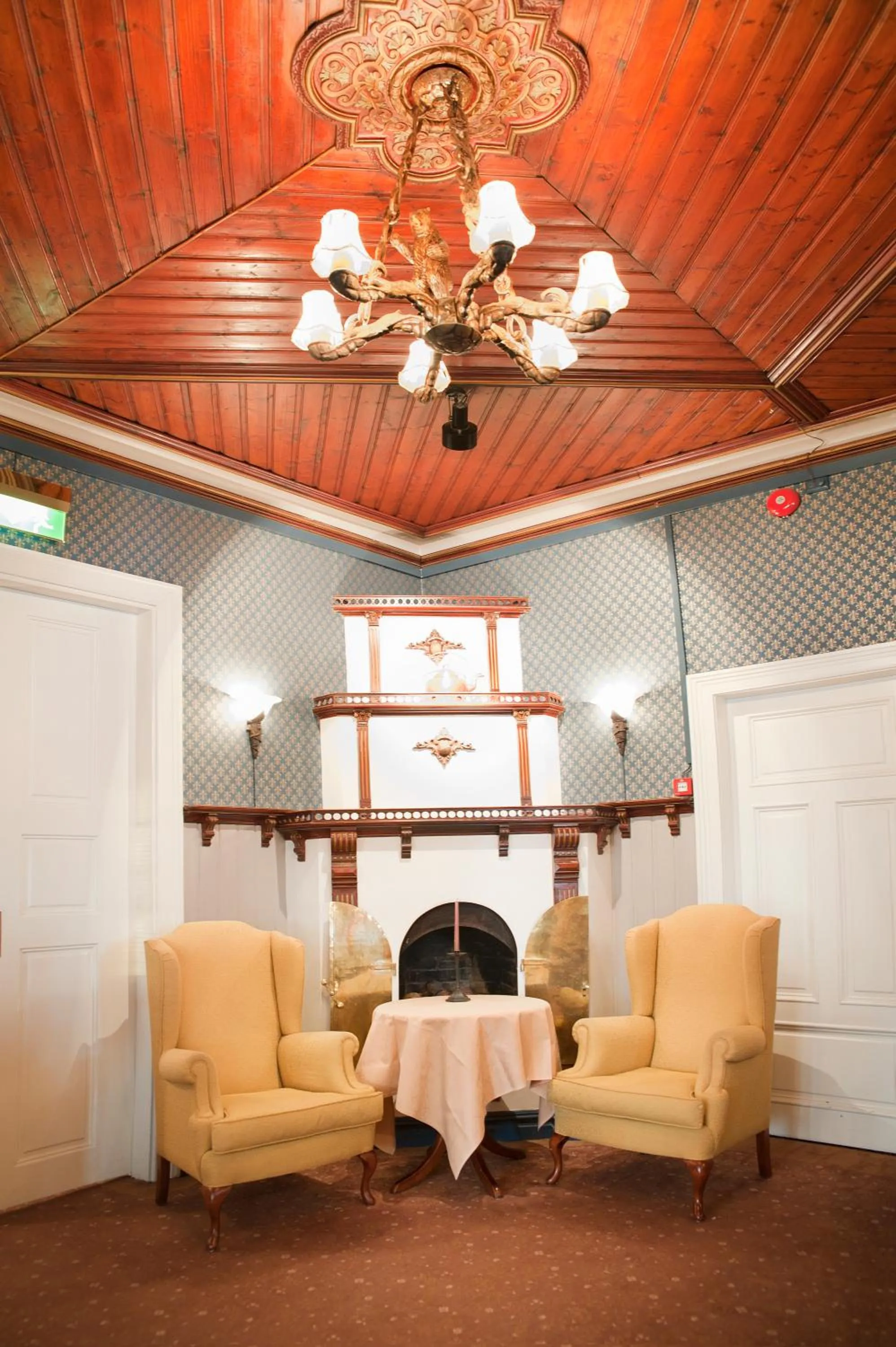 Communal lounge/ TV room in Best Western Tingvold Park Hotel