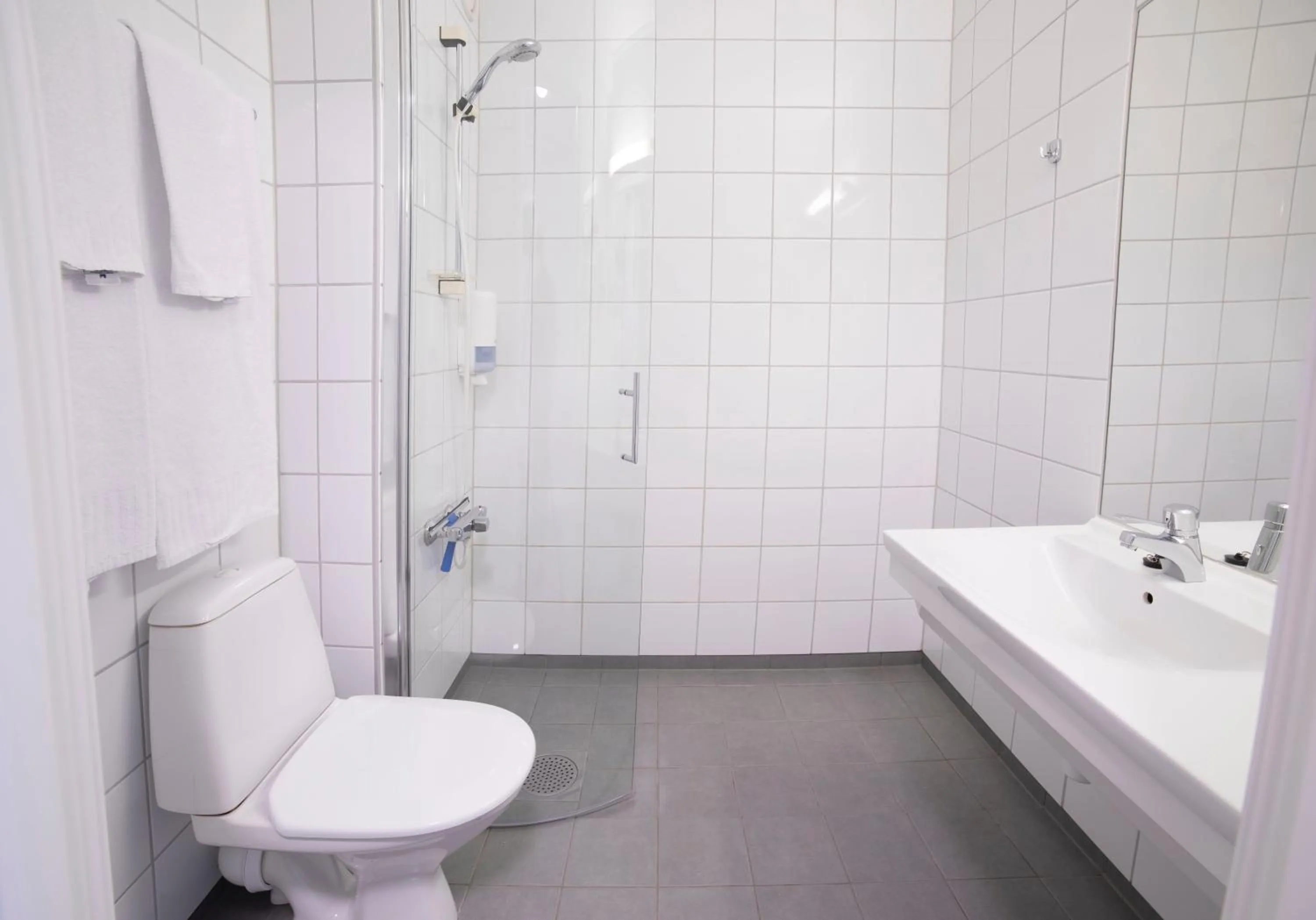 Shower in Best Western Tingvold Park Hotel