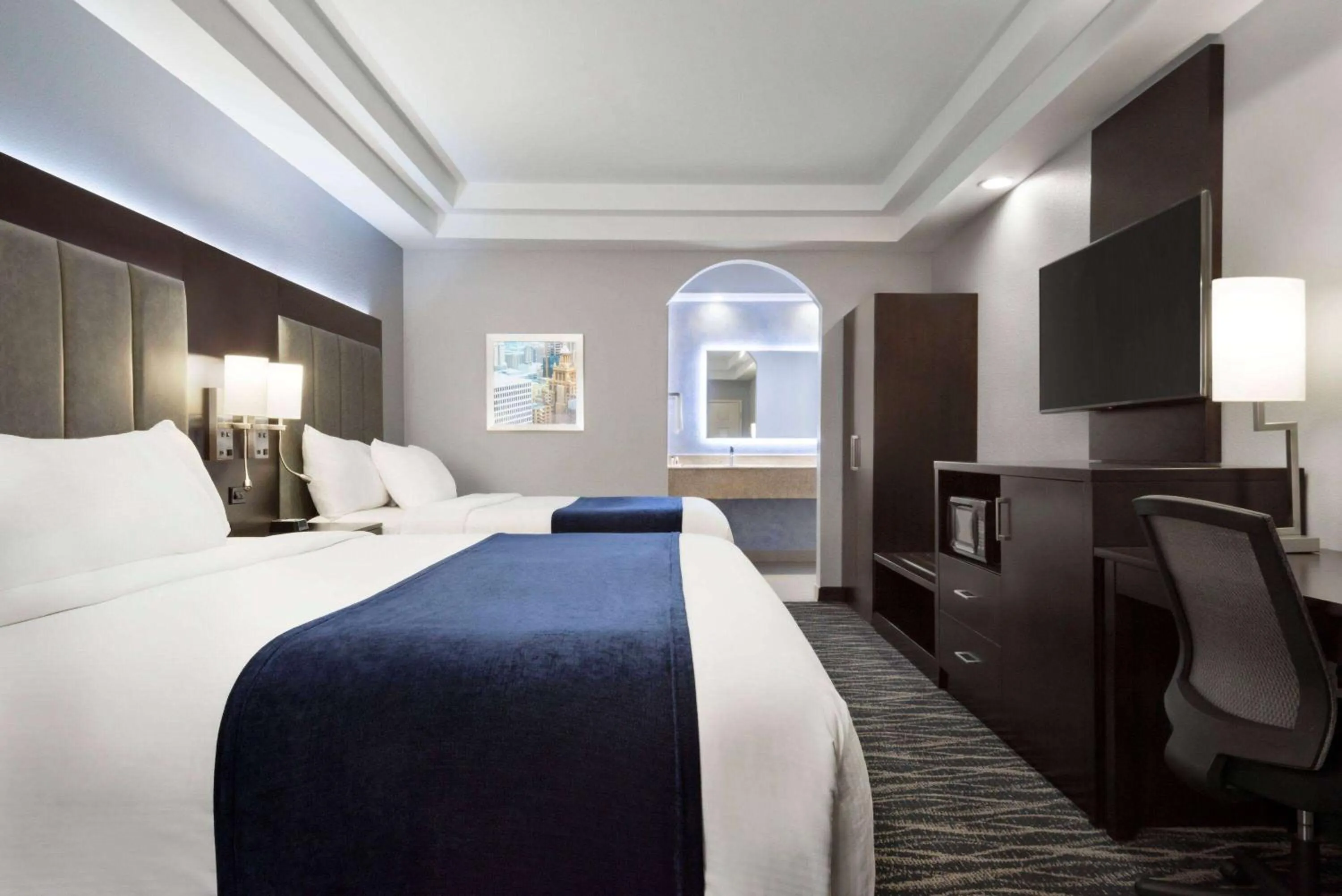 Photo of the whole room, Bed in Days Inn & Suites by Wyndham Houston Hobby Airport