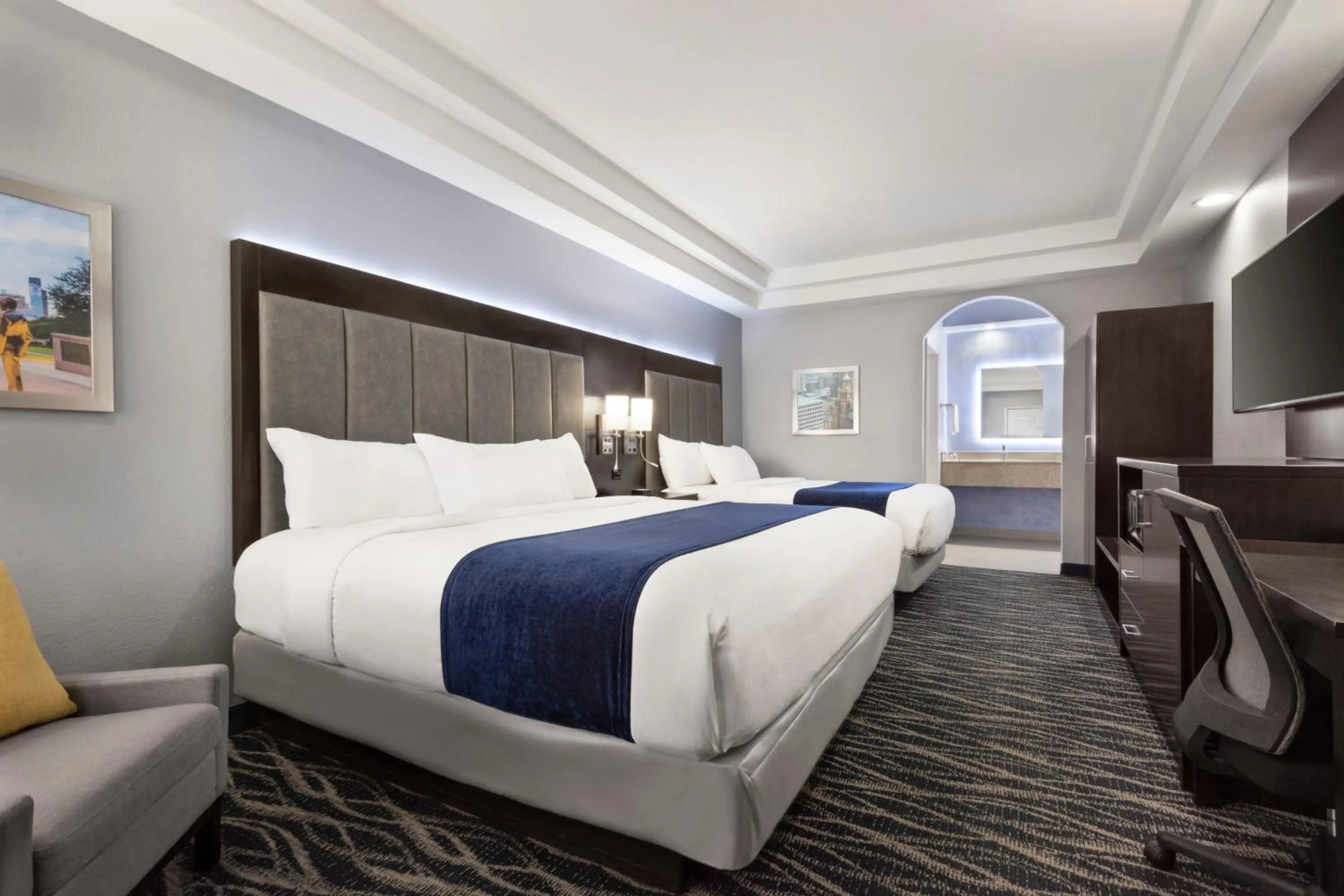 Bedroom, Bed in Days Inn & Suites by Wyndham Houston Hobby Airport