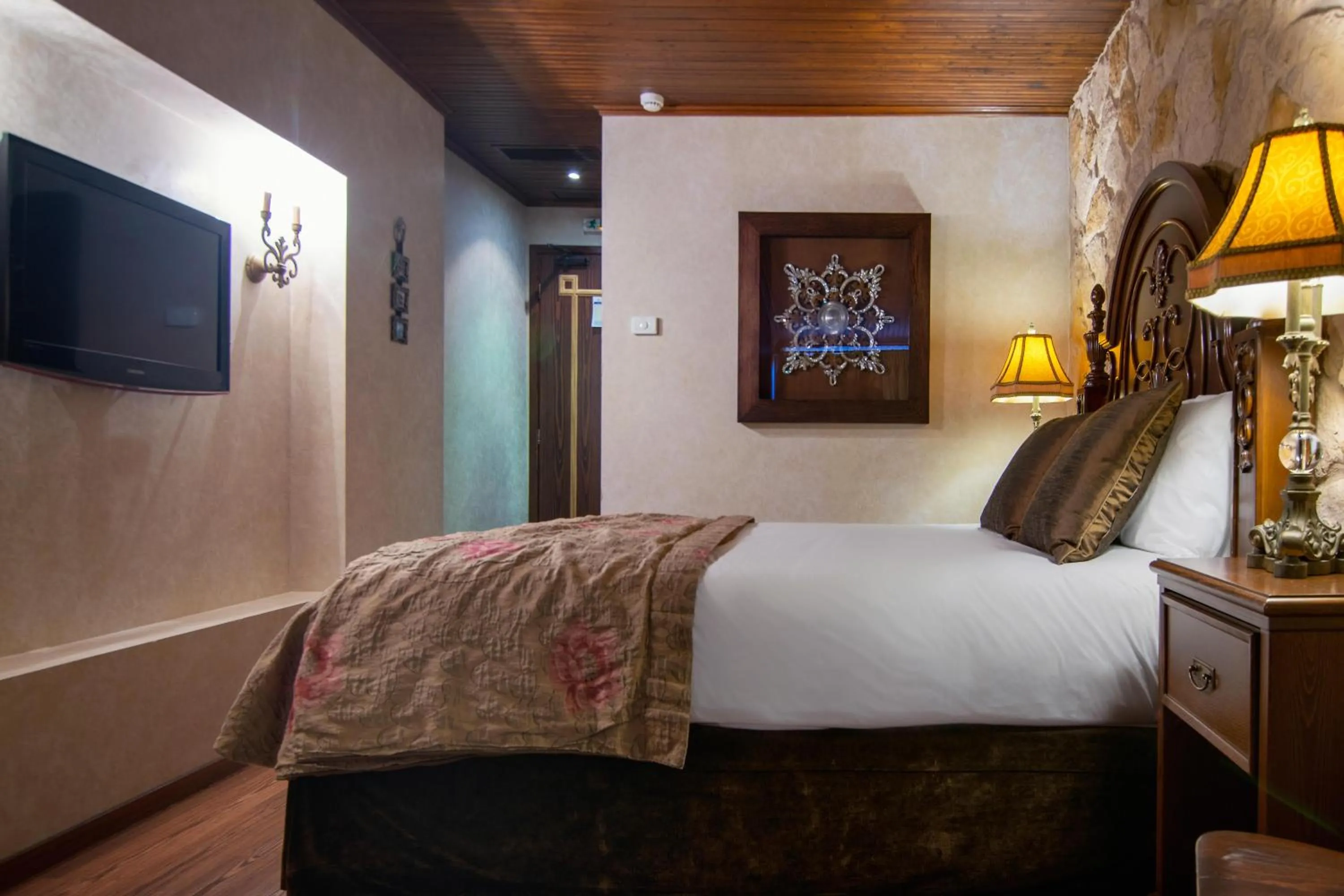 Bed in Hotel Kassaros