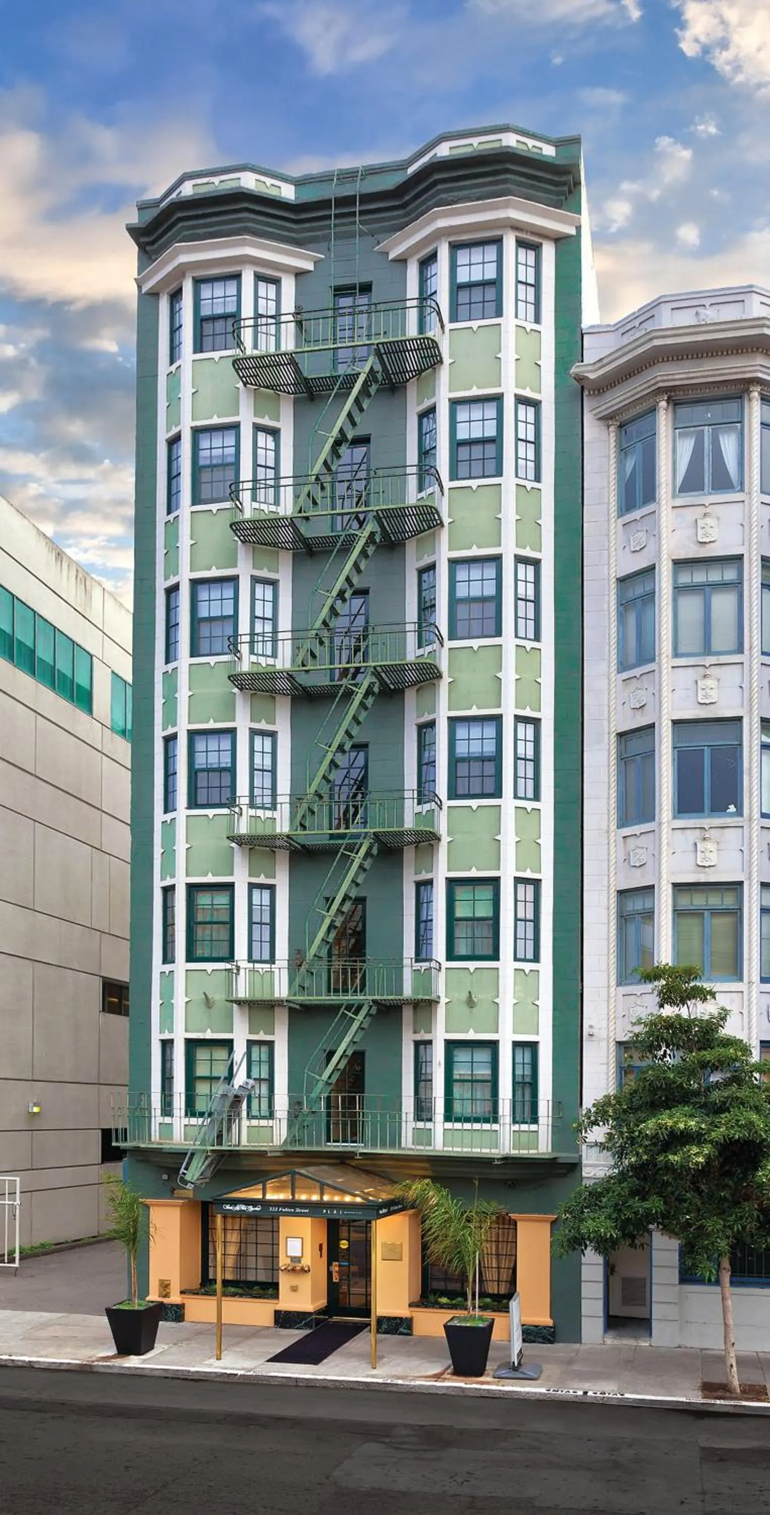 Facade/entrance in Inn at the Opera