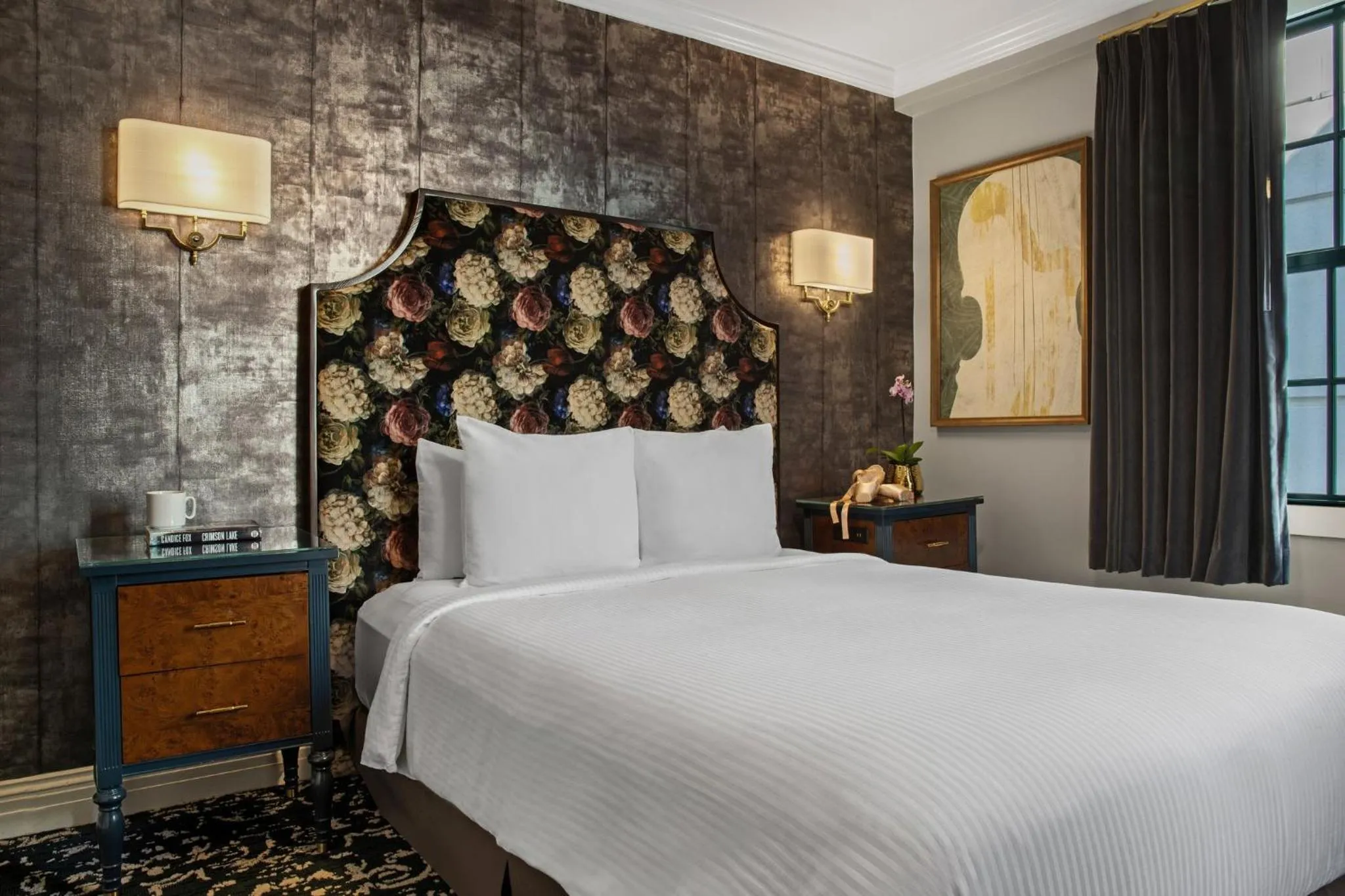 Property building, Bed in Inn at the Opera