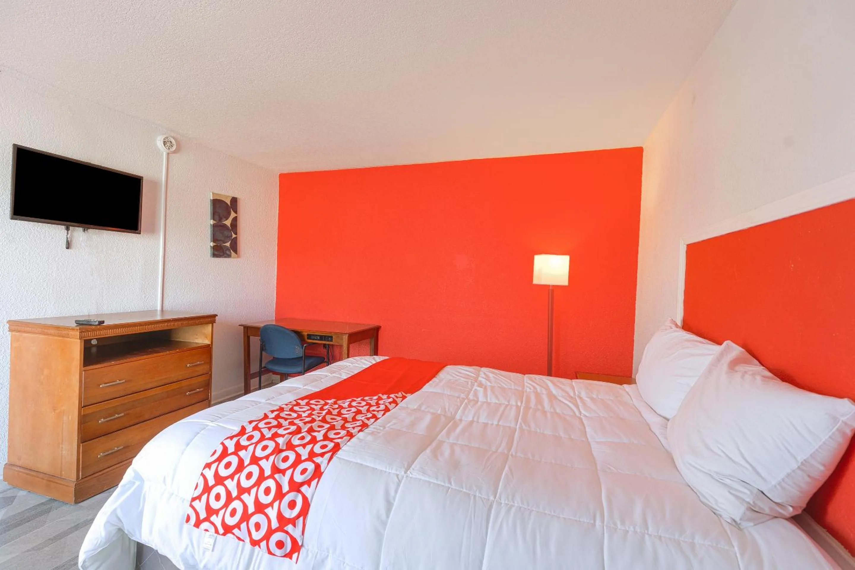 Bedroom in OYO Hotel Houston, TX near Medical Center NRG Stadium