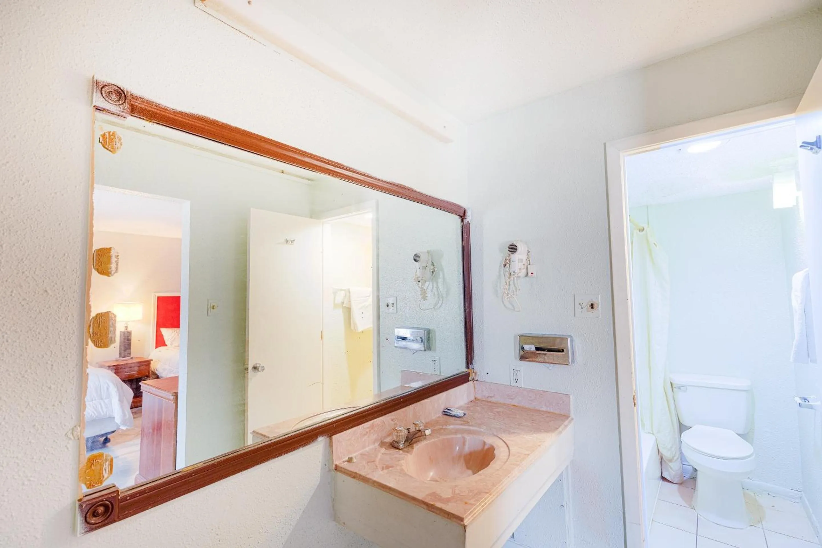 Bathroom in OYO Hotel Houston, TX near Medical Center NRG Stadium