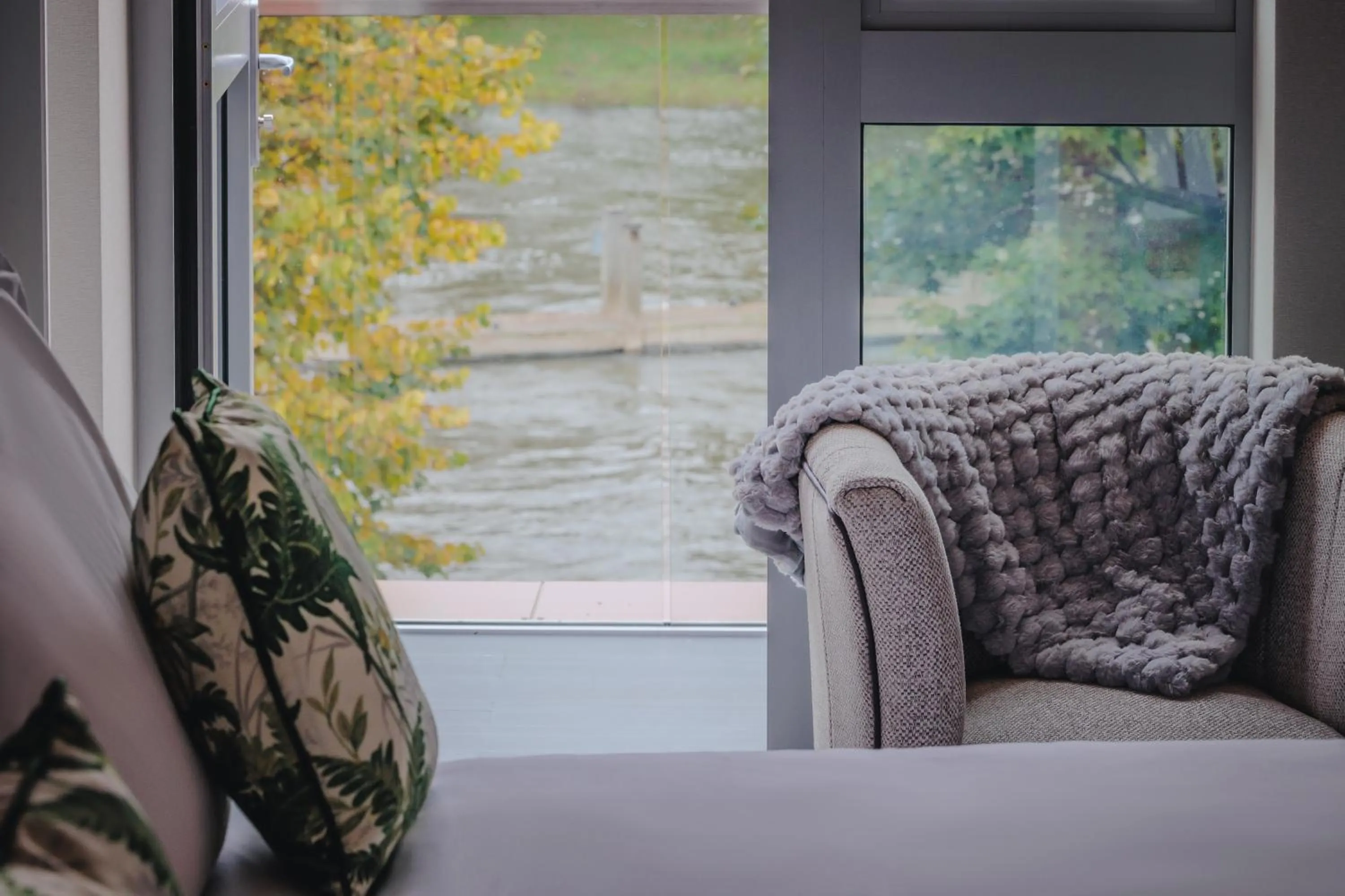 Property building in Reserve, by Warner Hotels - The Runnymede on Thames