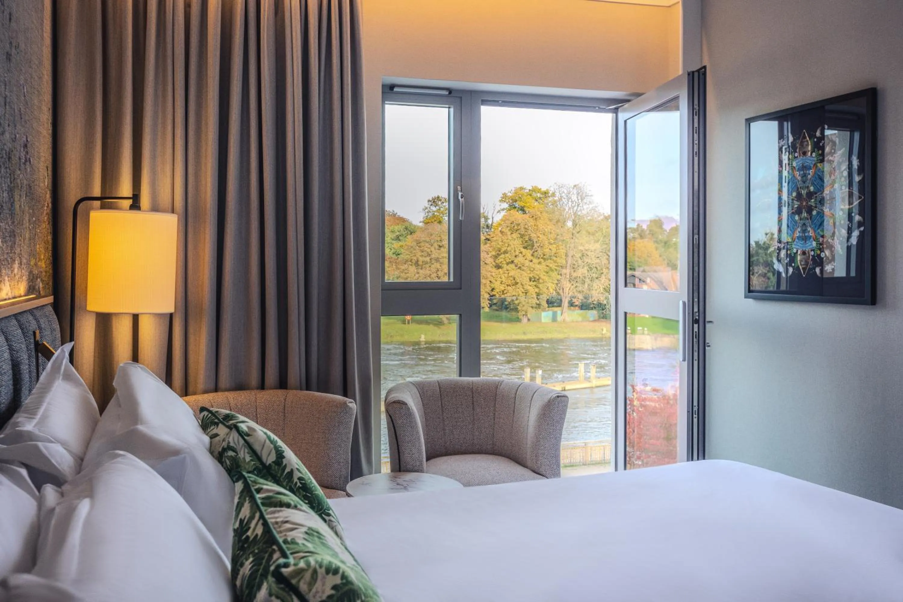 River view, Bed in Reserve, by Warner Hotels - The Runnymede on Thames
