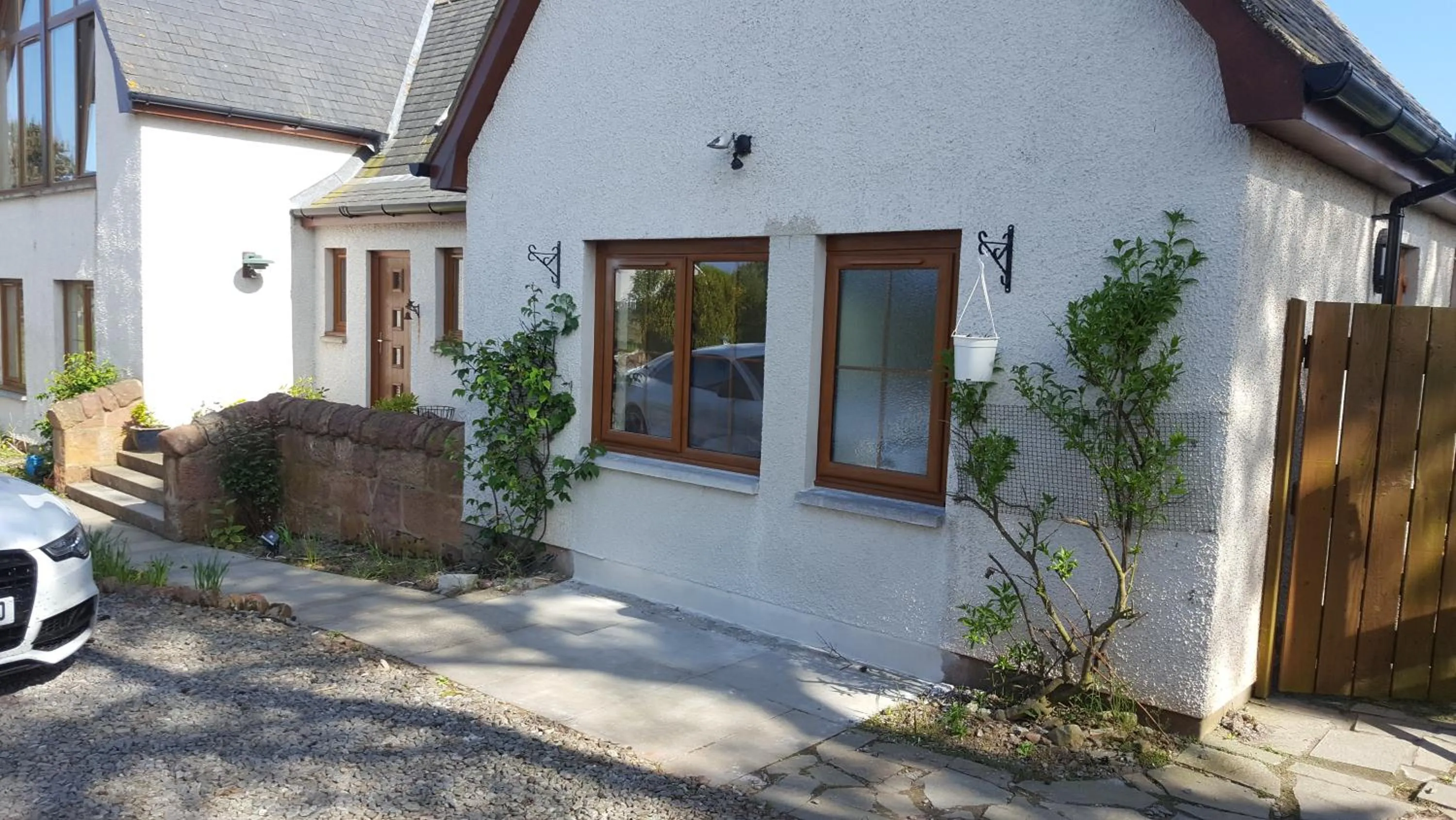 Facade/entrance in Canterra Cottage