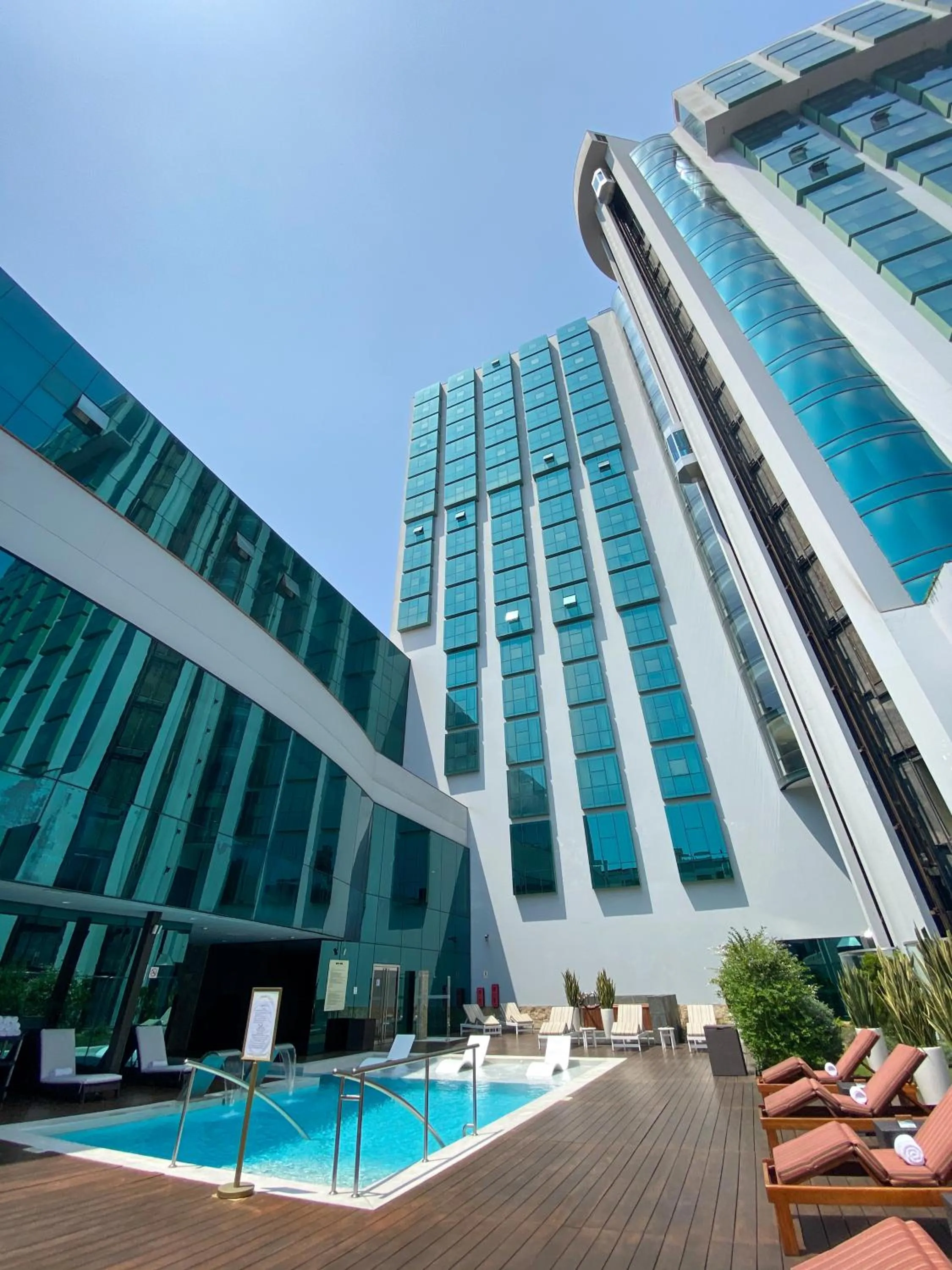 Pool view in Swissotel Lima