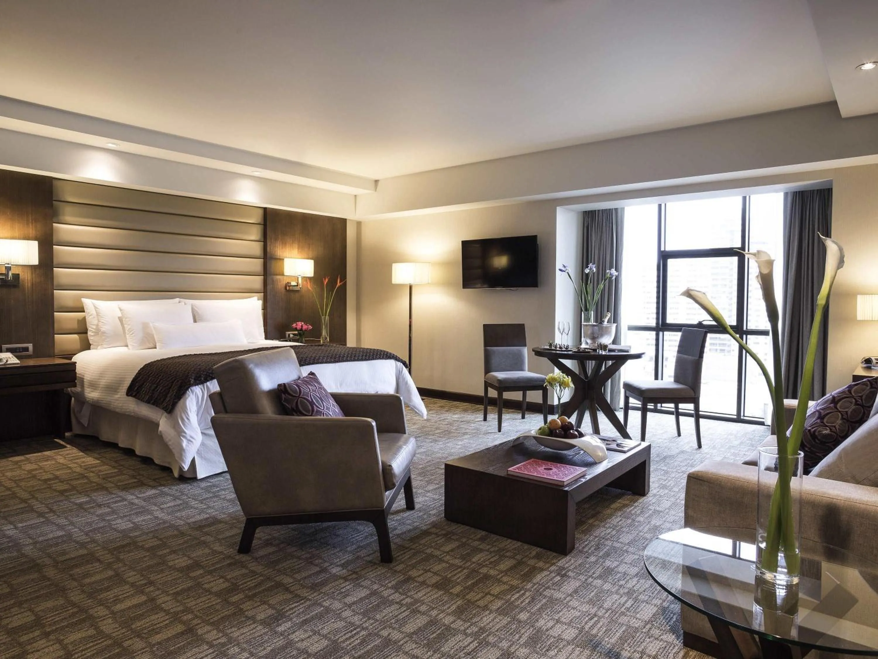 Bedroom, Bed in Swissotel Lima