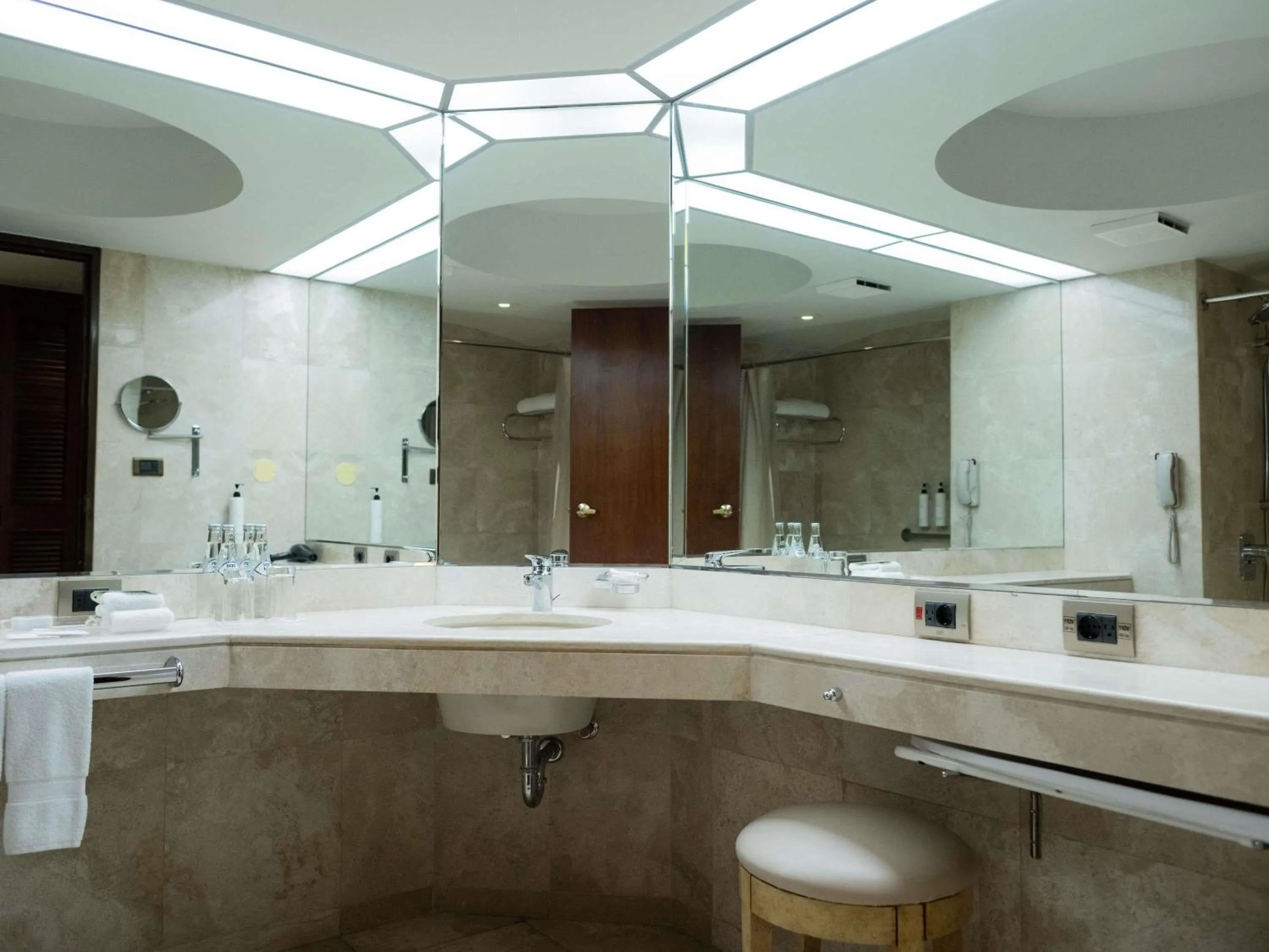 Bedroom in Swissotel Lima