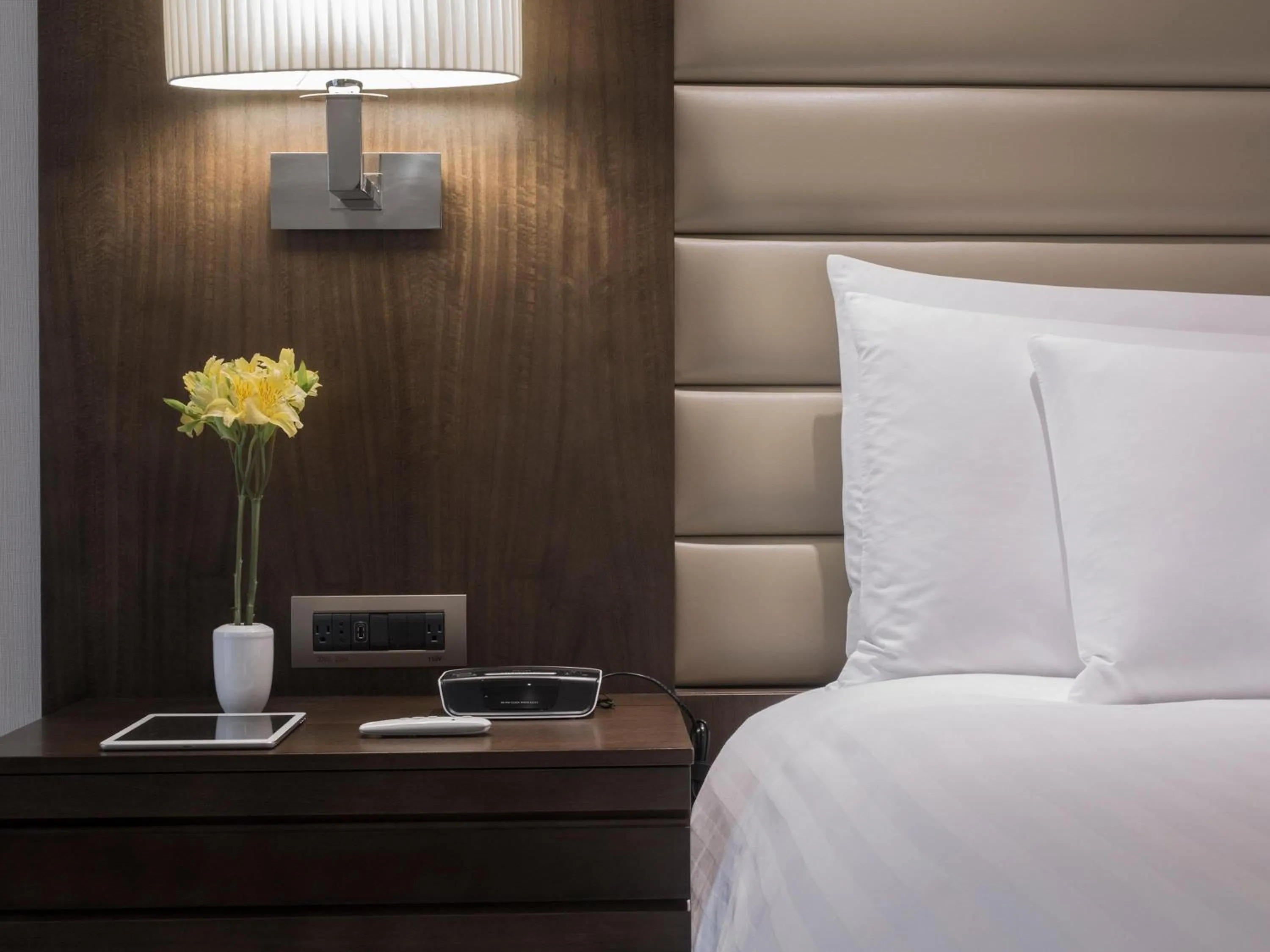 Bedroom, Bed in Swissotel Lima