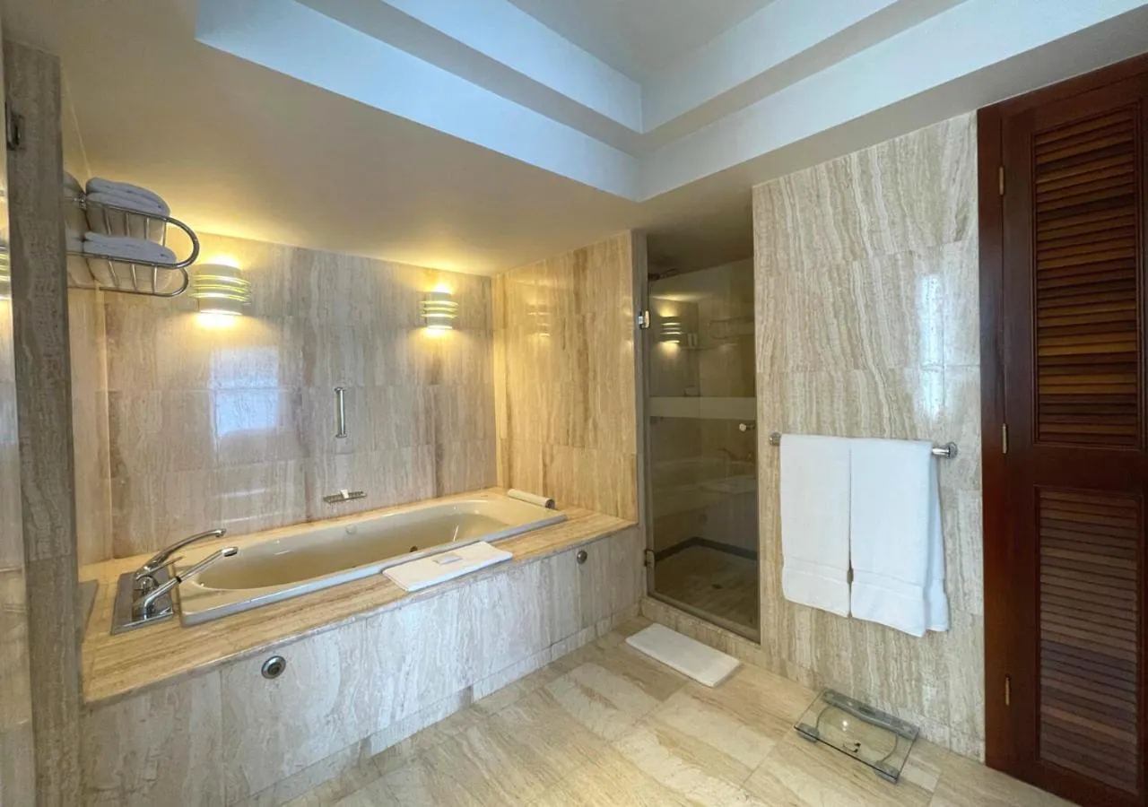 Bathroom in Swissotel Lima