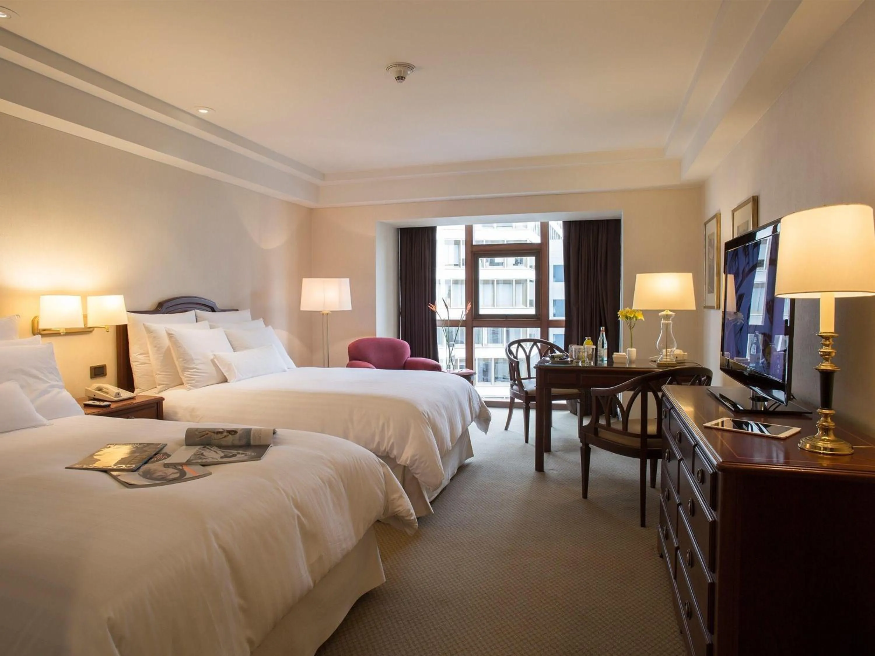 Bedroom, Bed in Swissotel Lima