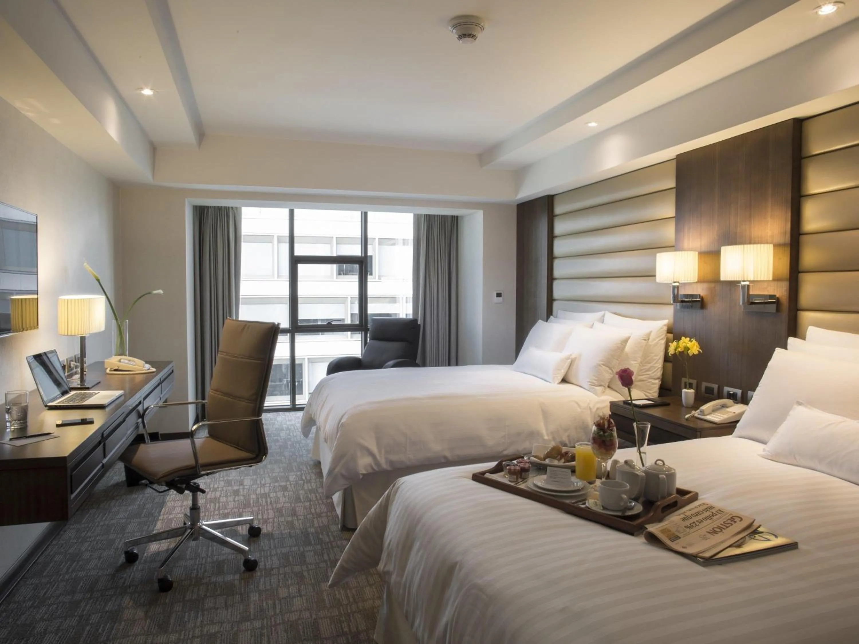 Bedroom, Bed in Swissotel Lima