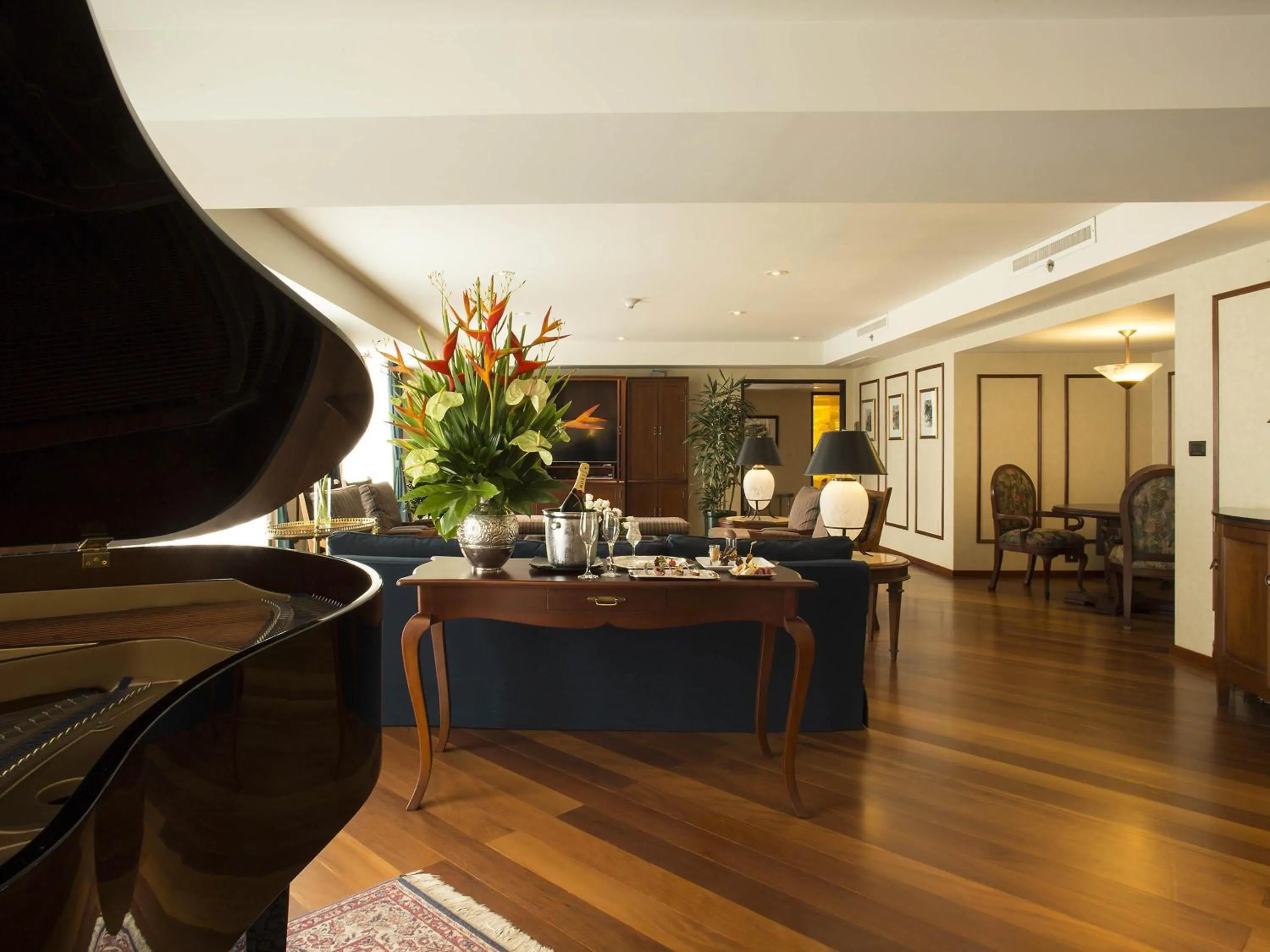 Photo of the whole room in Swissotel Lima