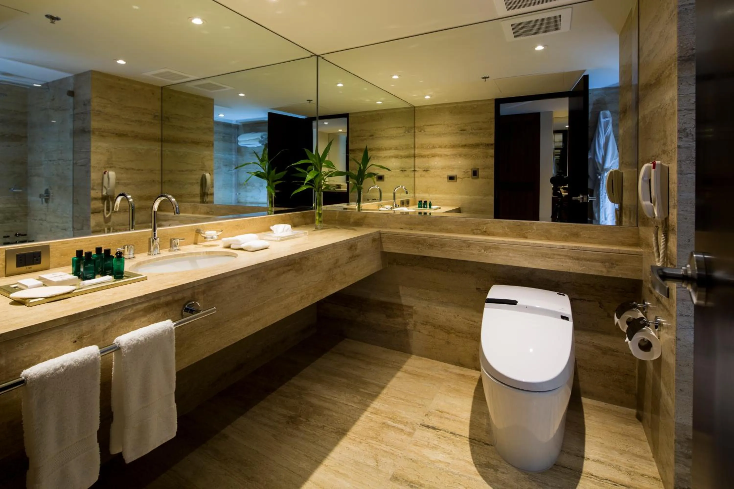 Bathroom in Swissotel Lima