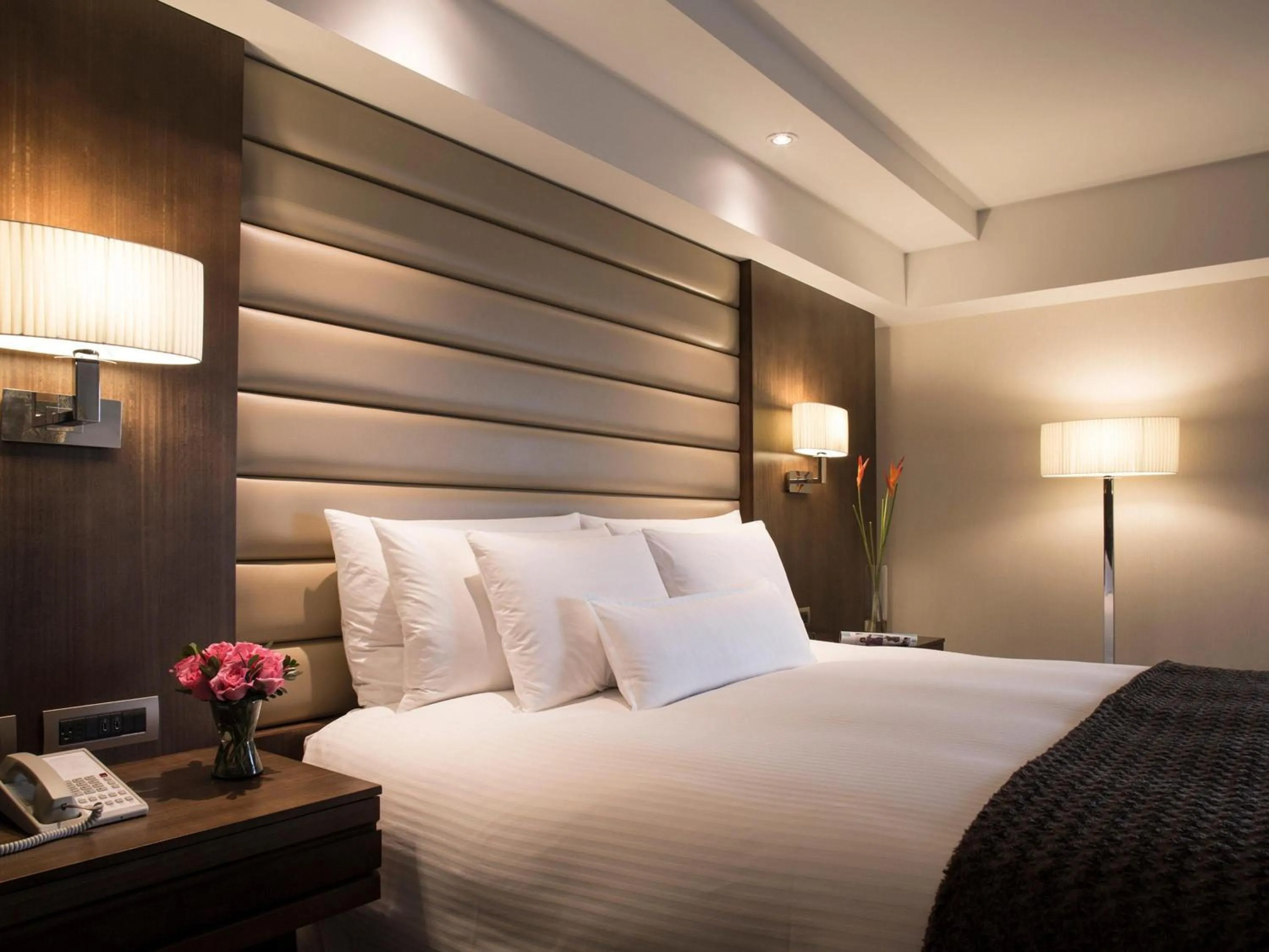 Bedroom, Bed in Swissotel Lima