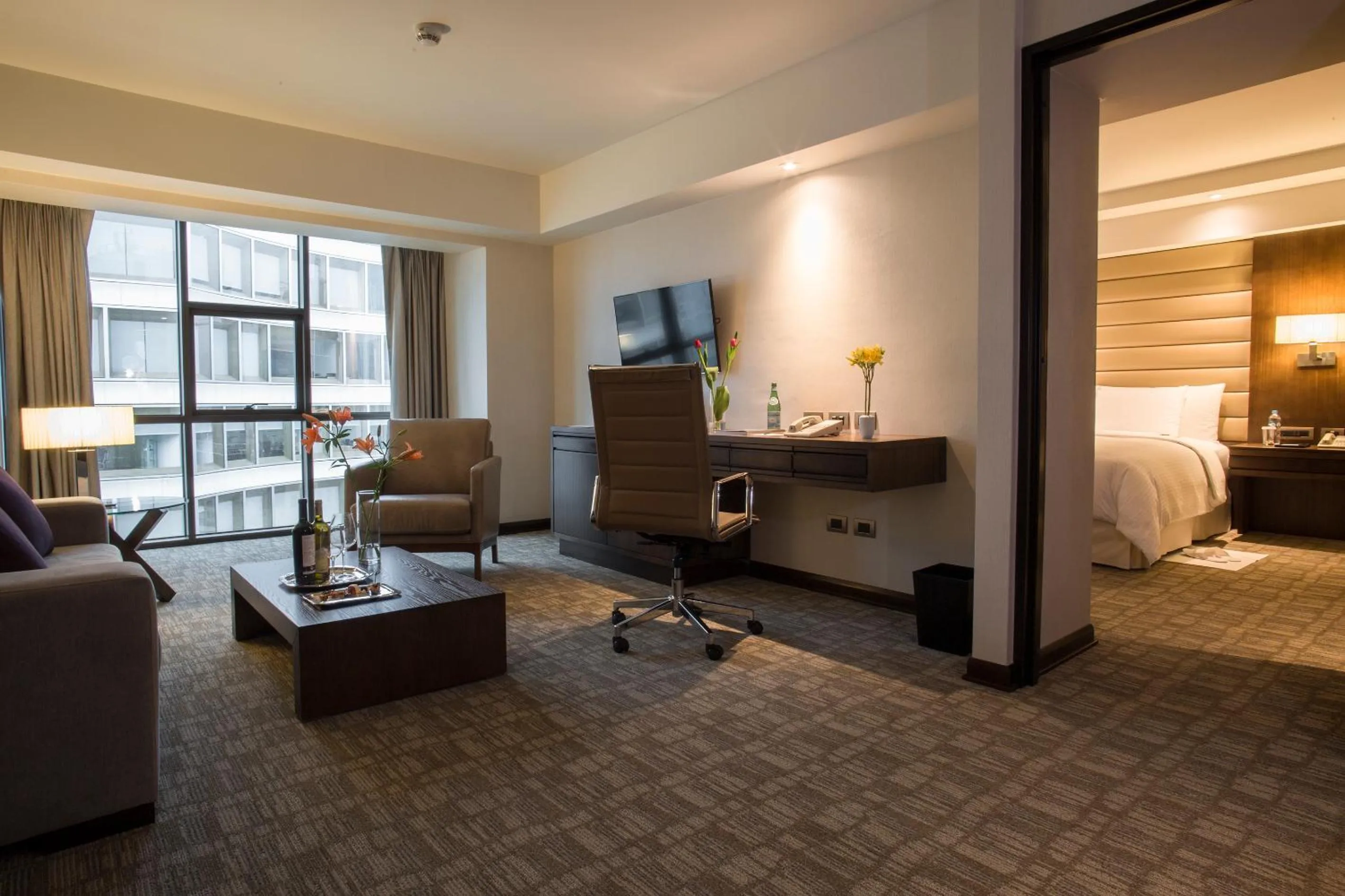 Living room in Swissotel Lima