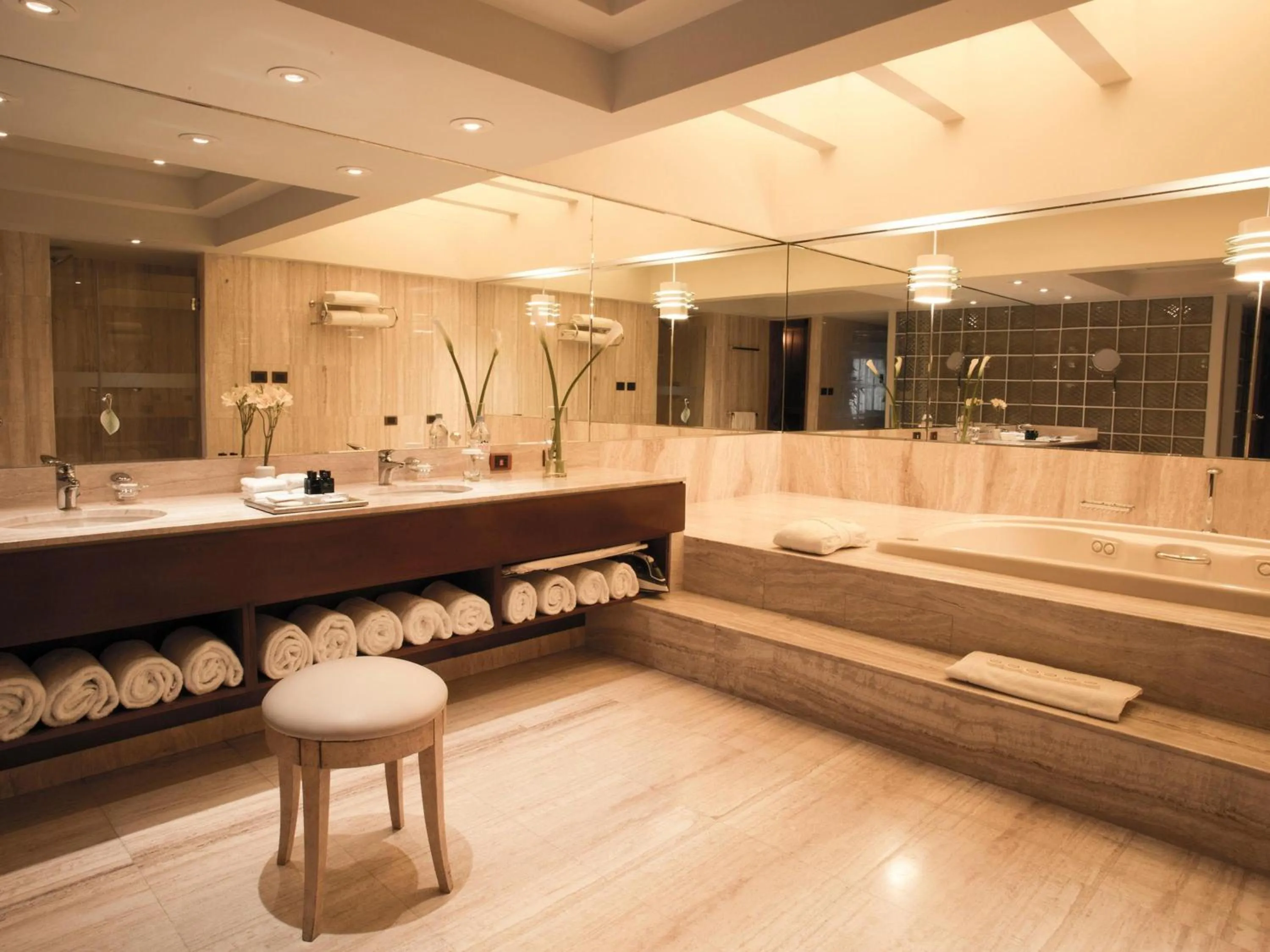 Bedroom in Swissotel Lima