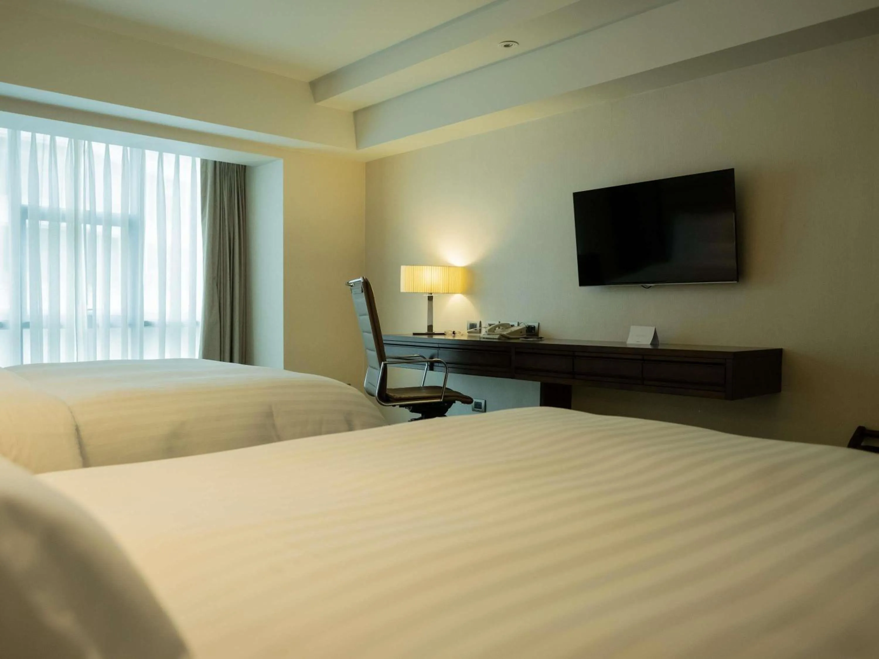 Bedroom, Bed in Swissotel Lima