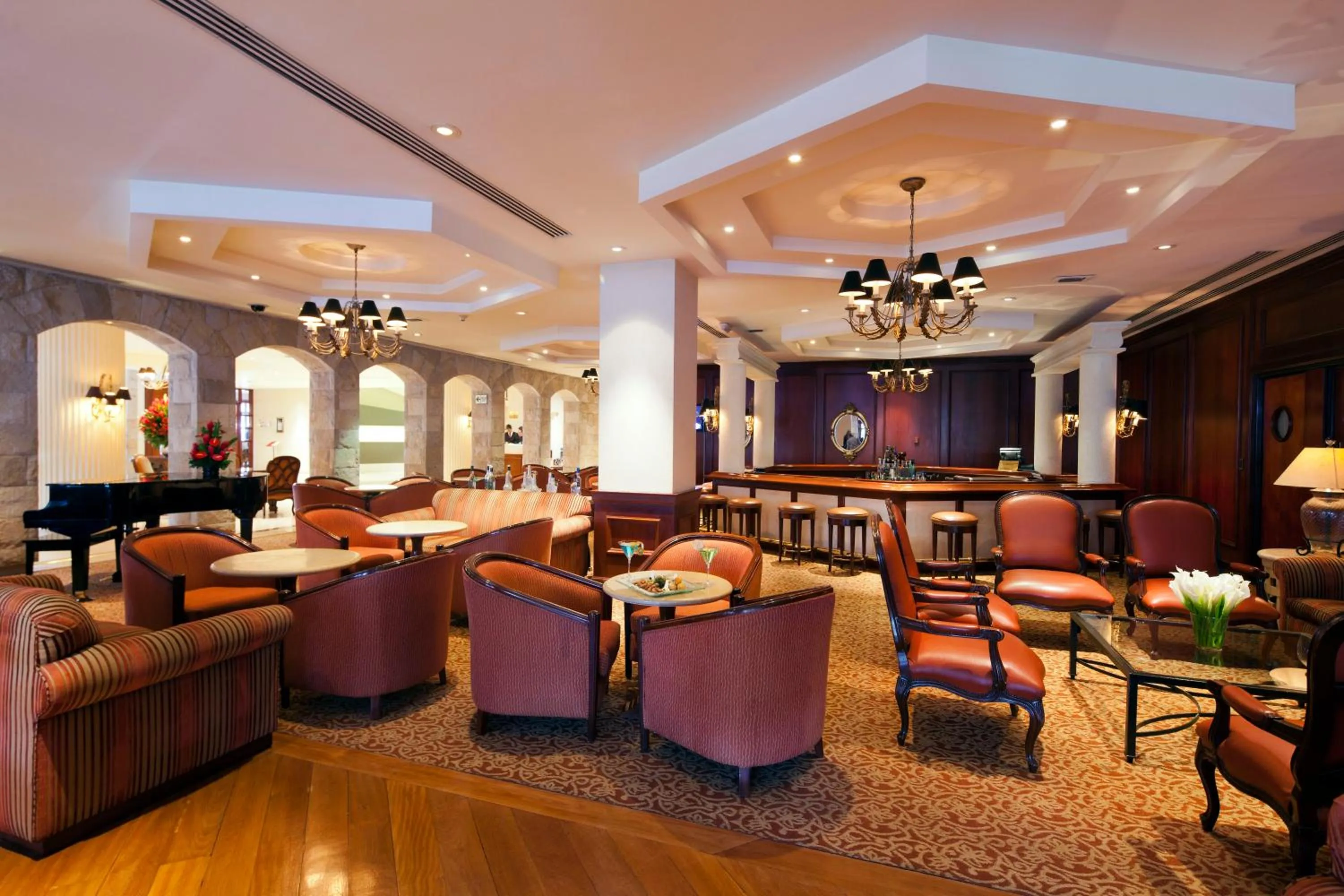 Lounge or bar in Swissotel Lima