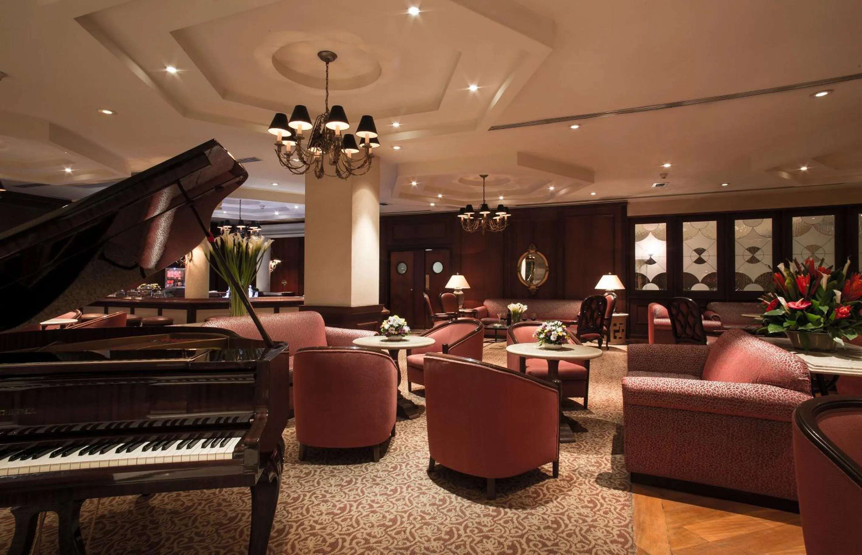 Lounge or bar in Swissotel Lima