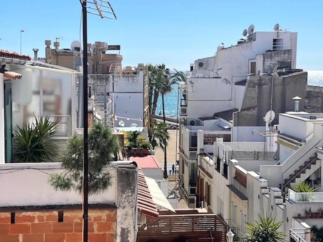 Sea view in Unique studio Apartment with amazing terrace Sitges centre beach