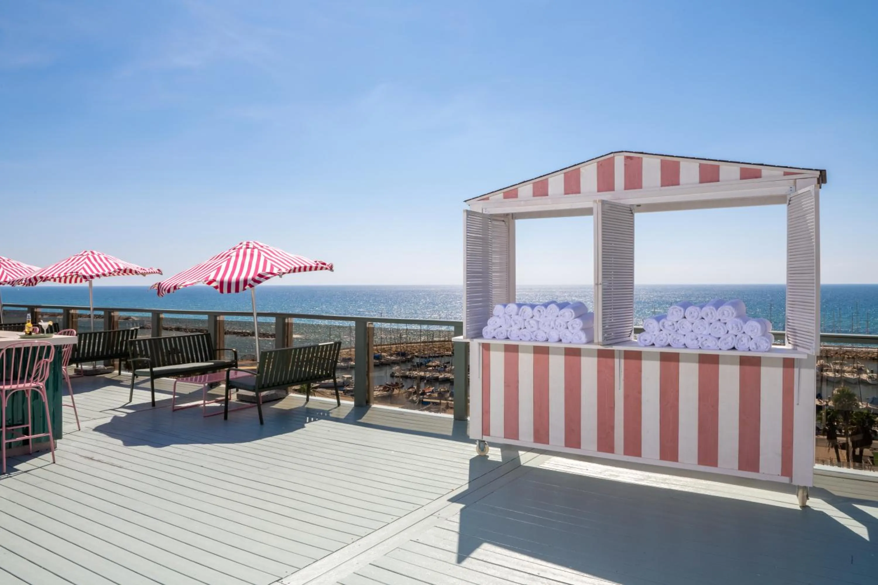 Swimming pool in Leonardo Gordon Beach