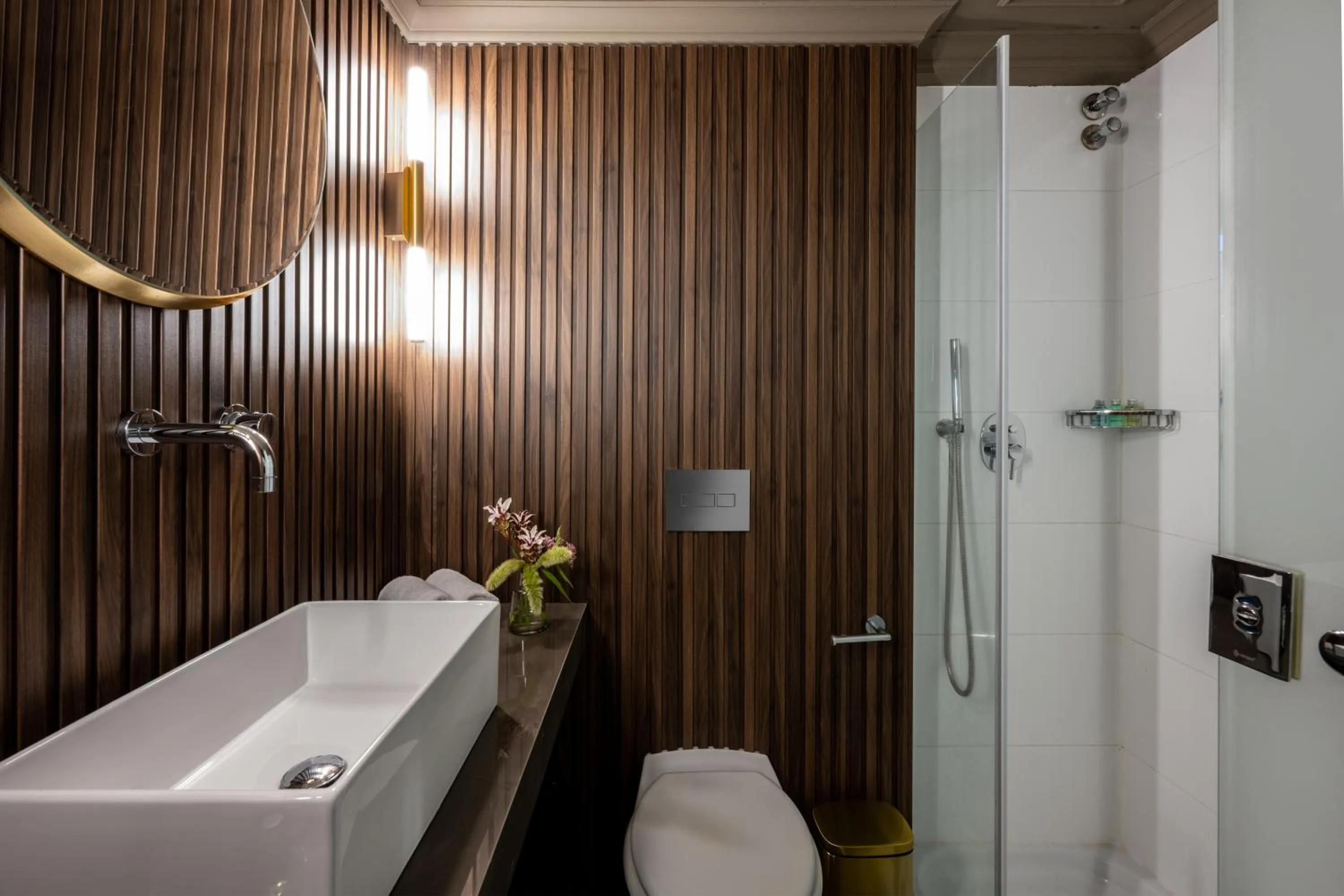 Bathroom in Leonardo Gordon Beach