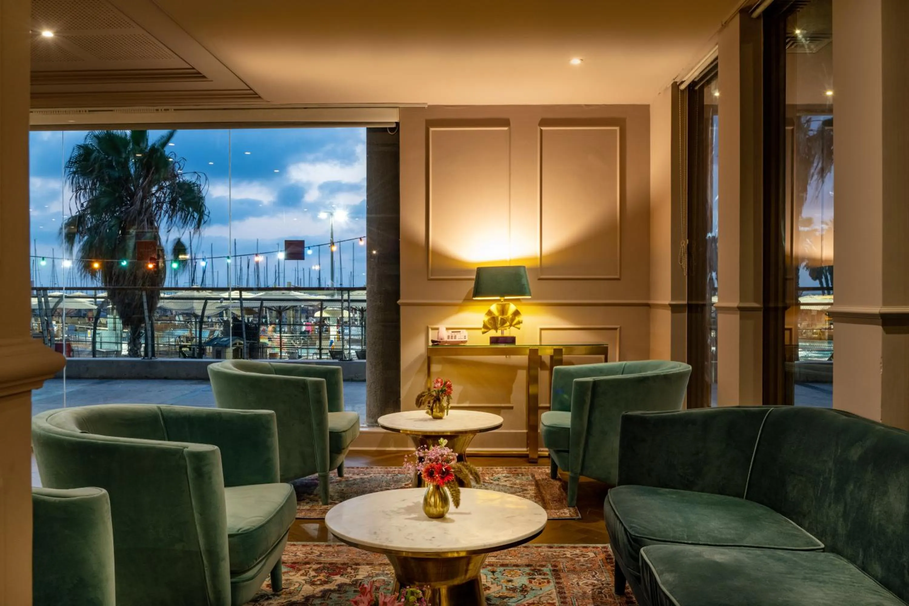 Seating area in Leonardo Gordon Beach