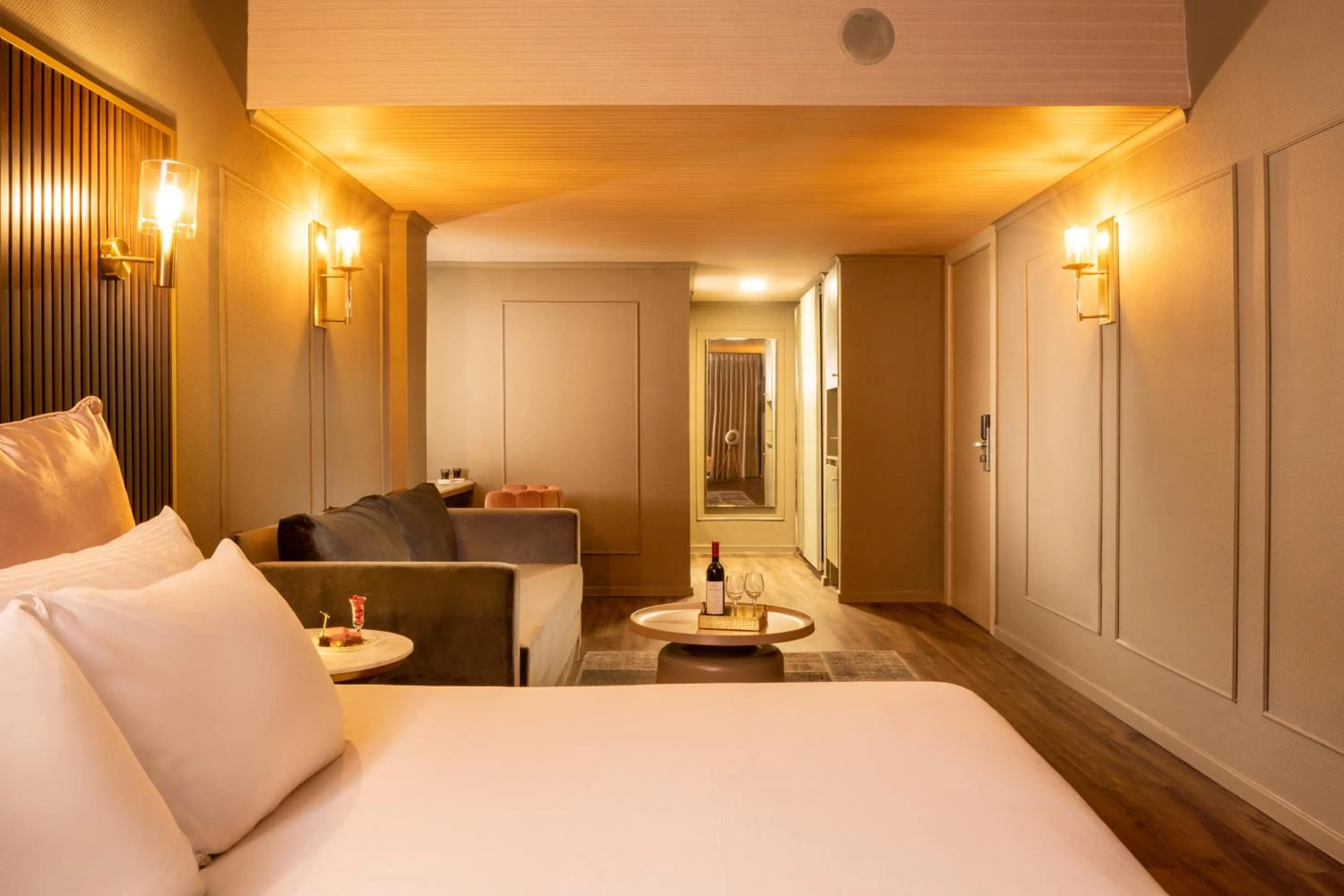 Bed in Leonardo Gordon Beach