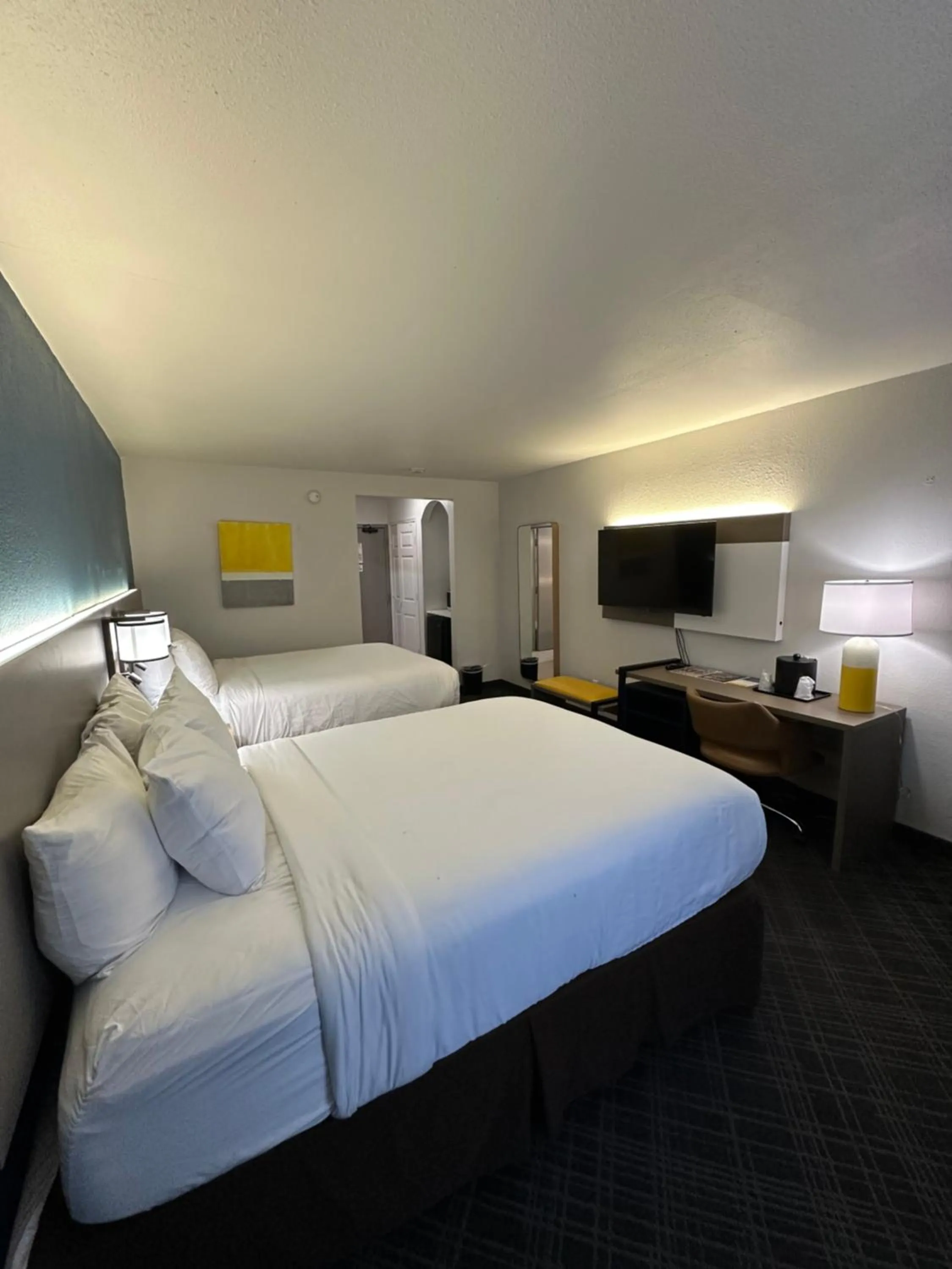 Bed in Comfort Inn Dallas Park Central