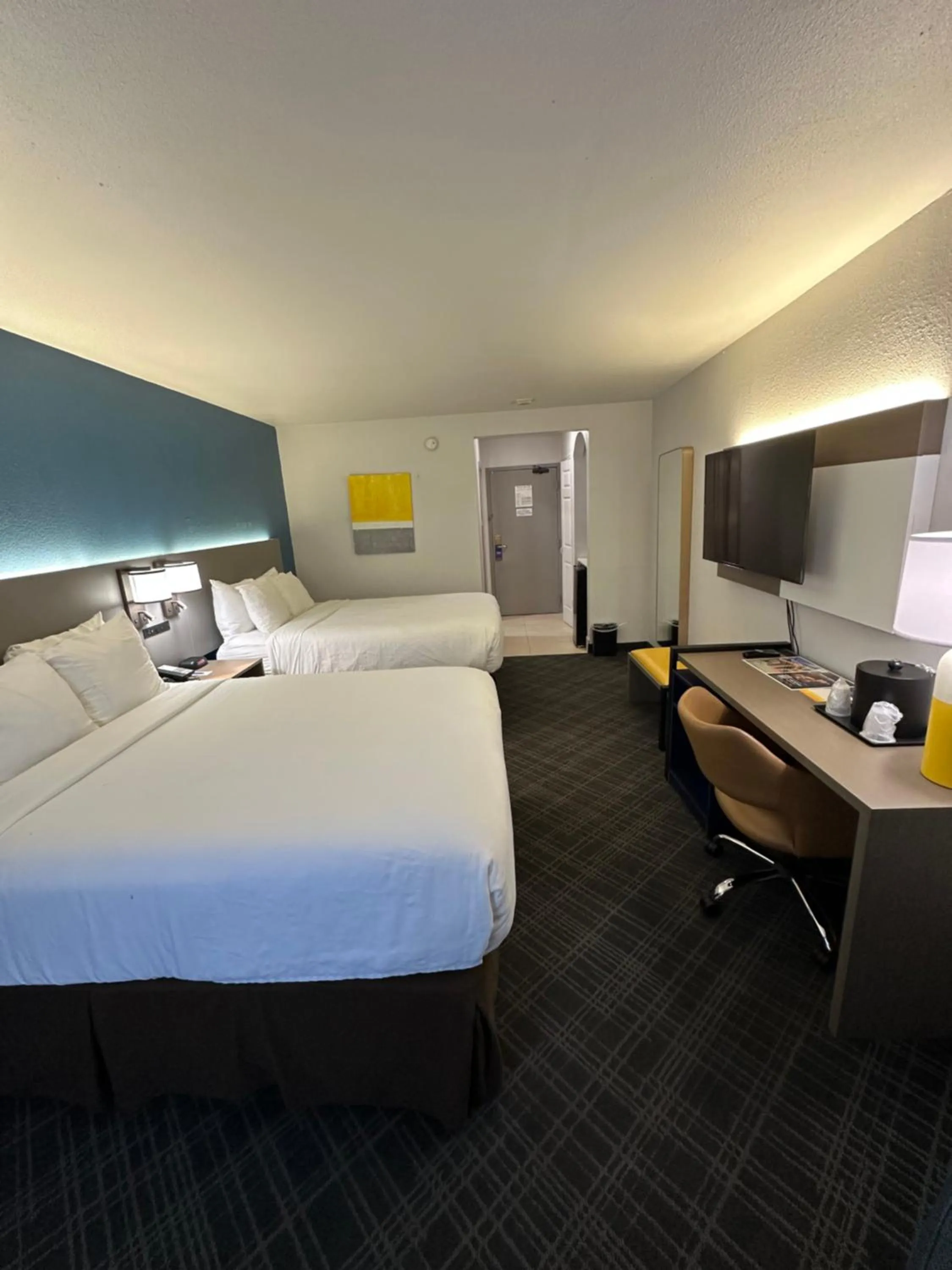 Bed in Comfort Inn Dallas Park Central