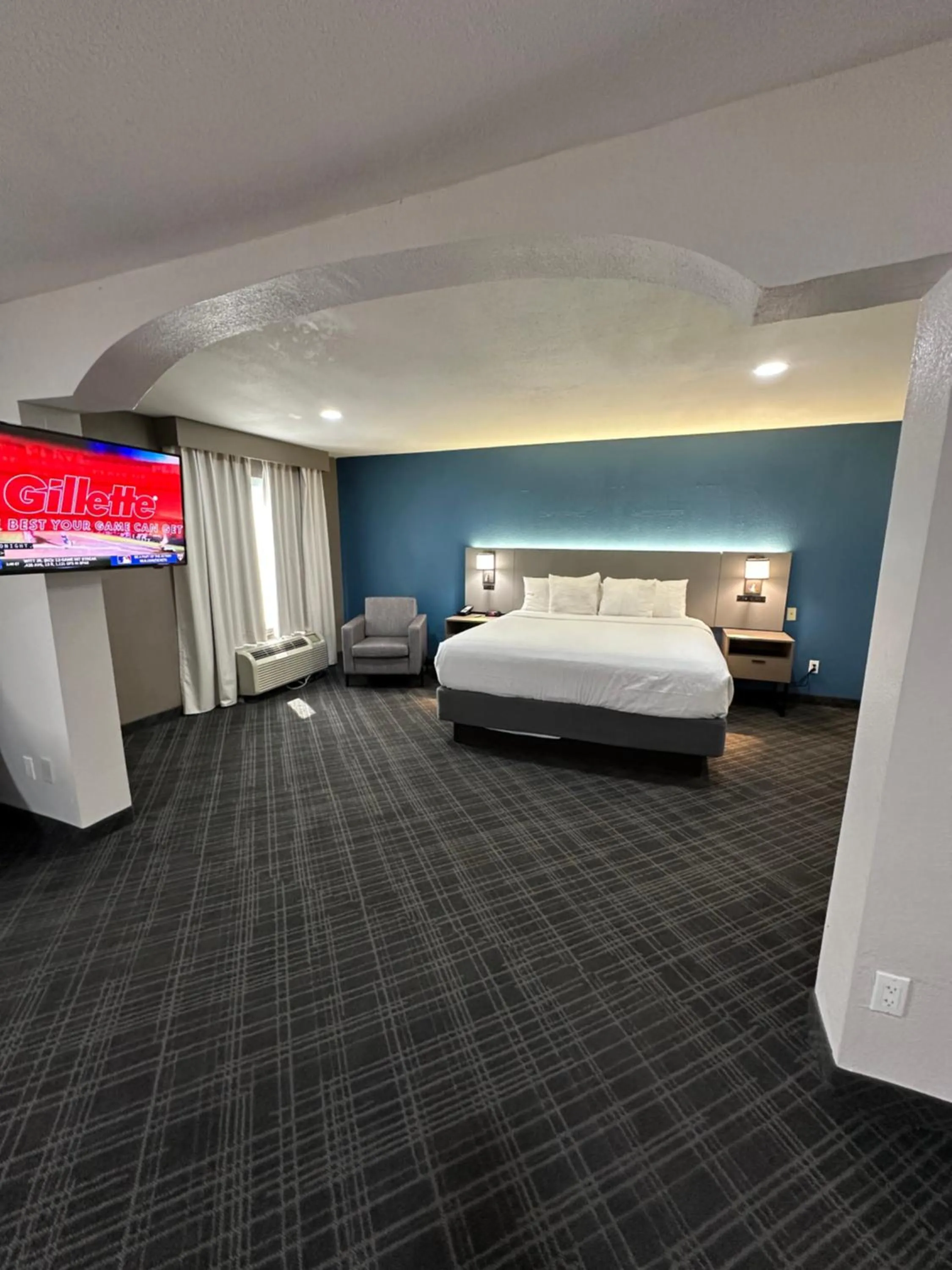 Bed in Comfort Inn Dallas Park Central