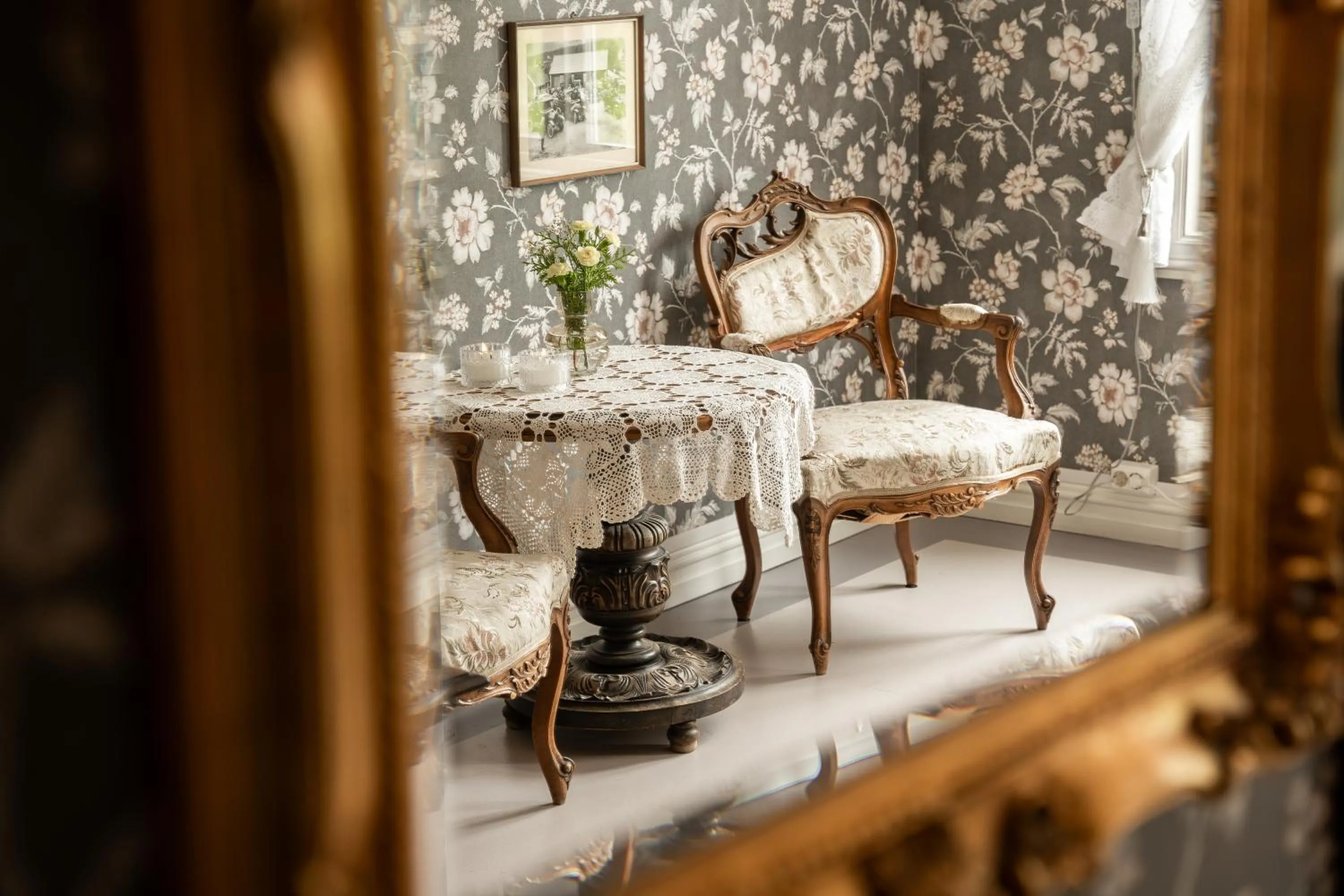 Seating area in Gloppen Hotell - by Classic Norway Hotels