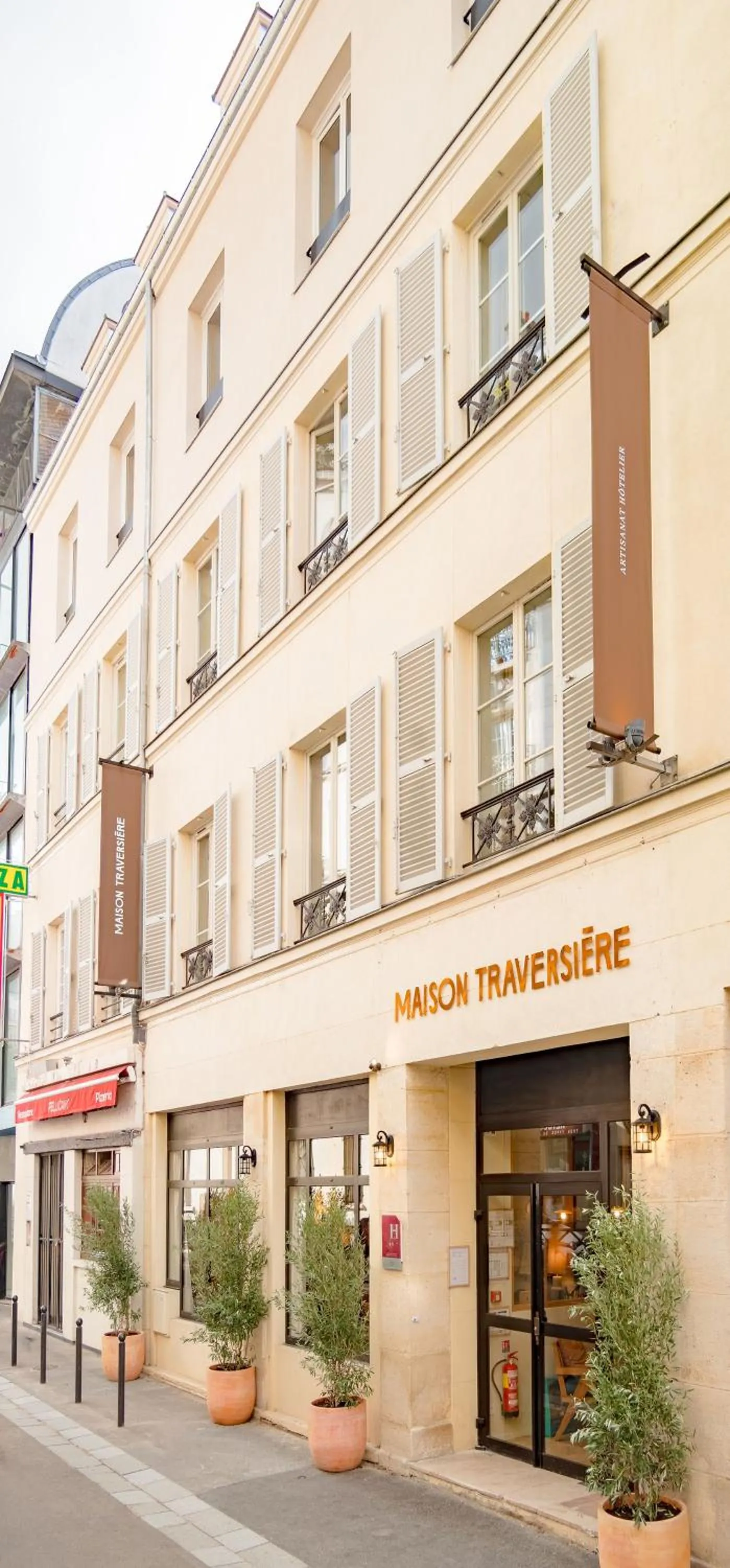 Facade/entrance in Hôtel Maison Traversière