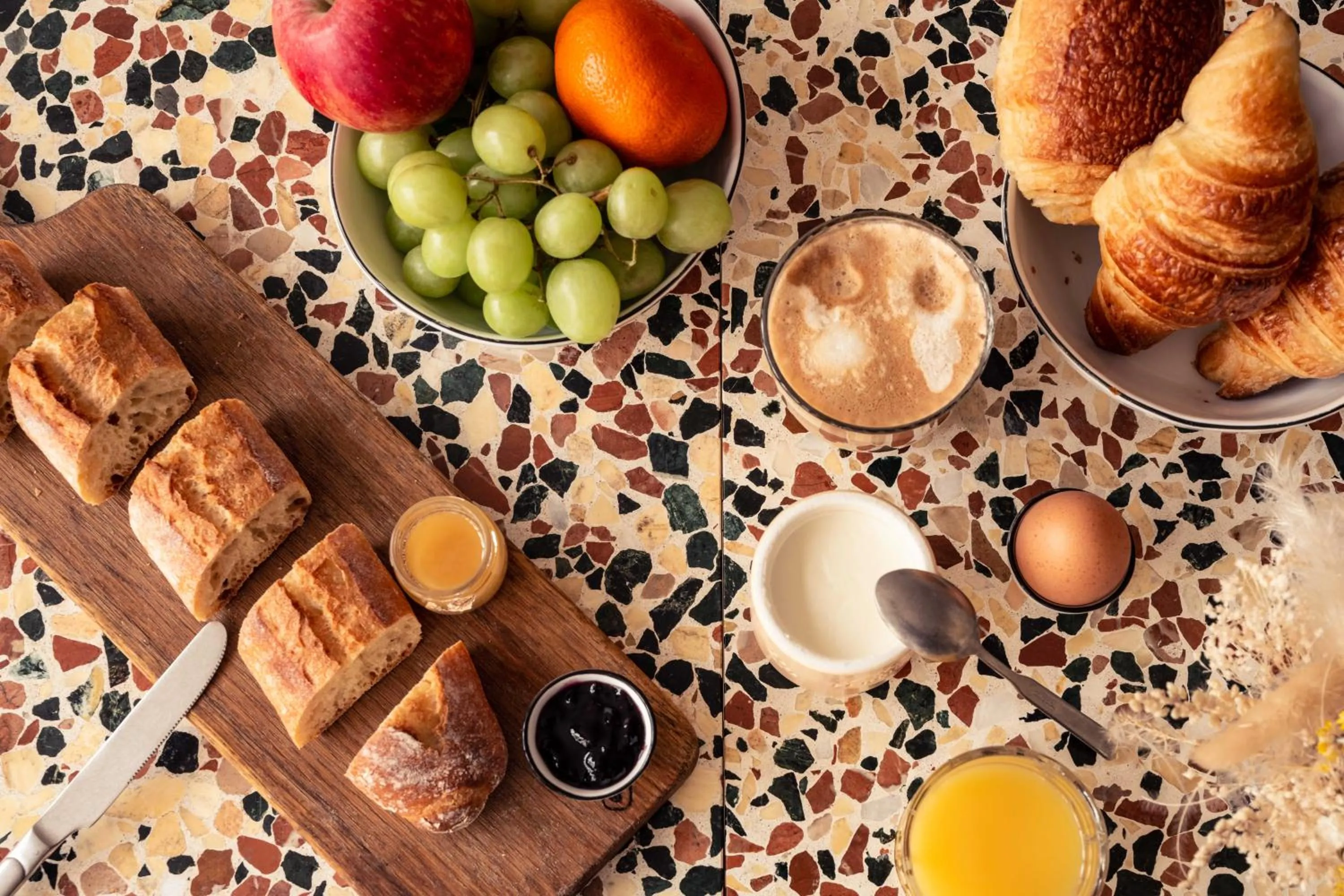 Breakfast in Hôtel Maison Traversière