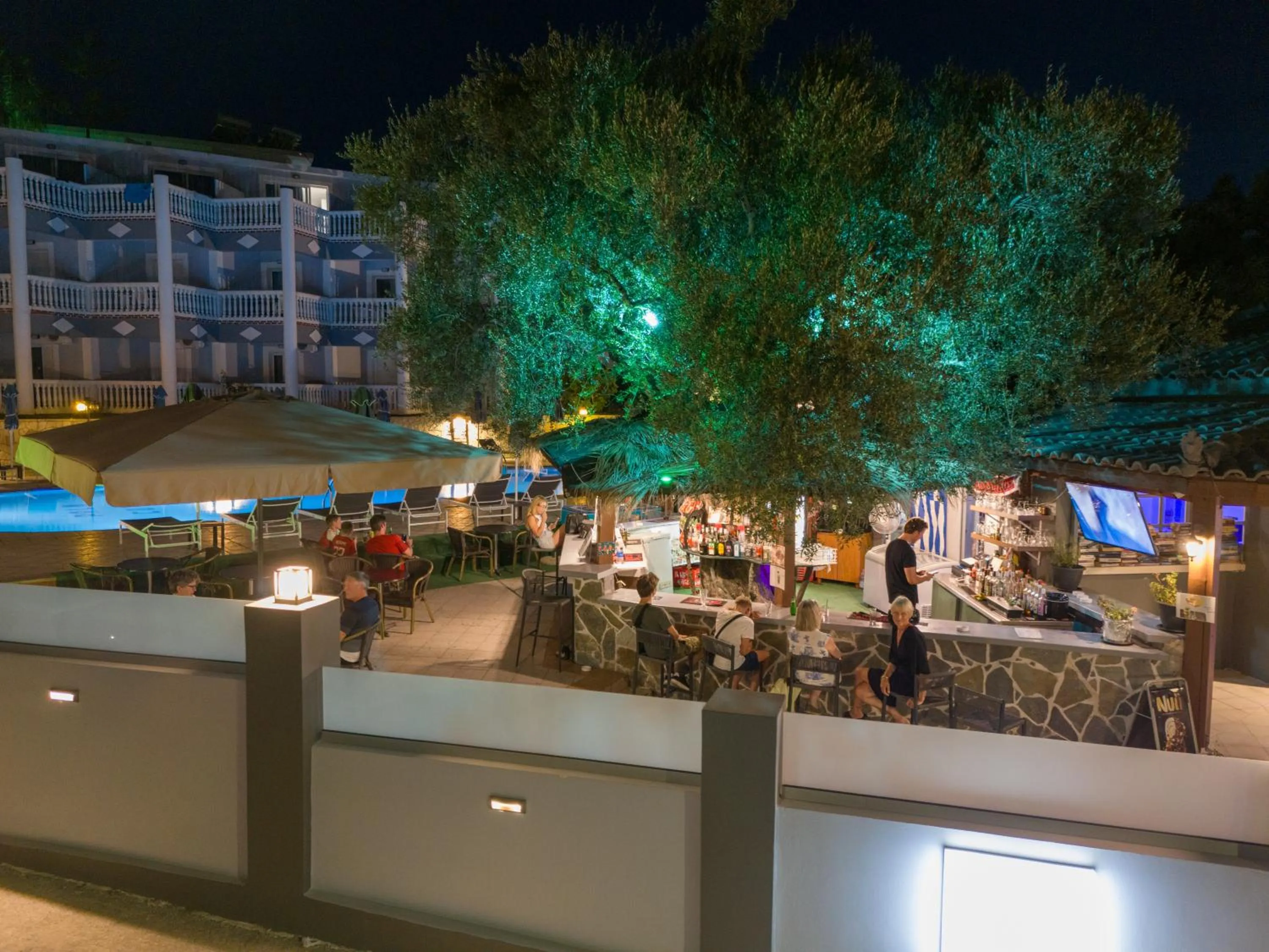 Restaurant/places to eat in Callinica Hotel