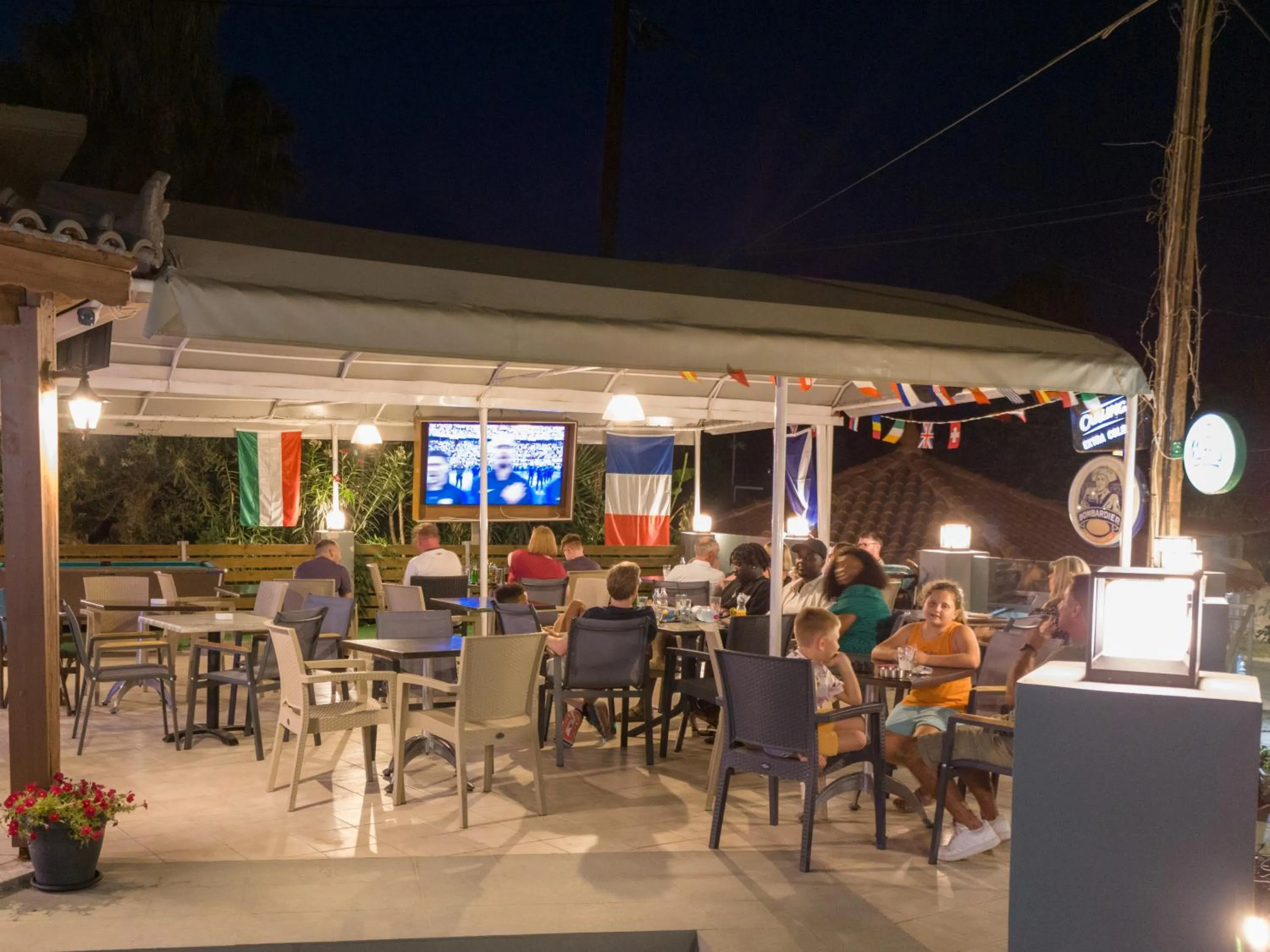 Restaurant/places to eat in Callinica Hotel