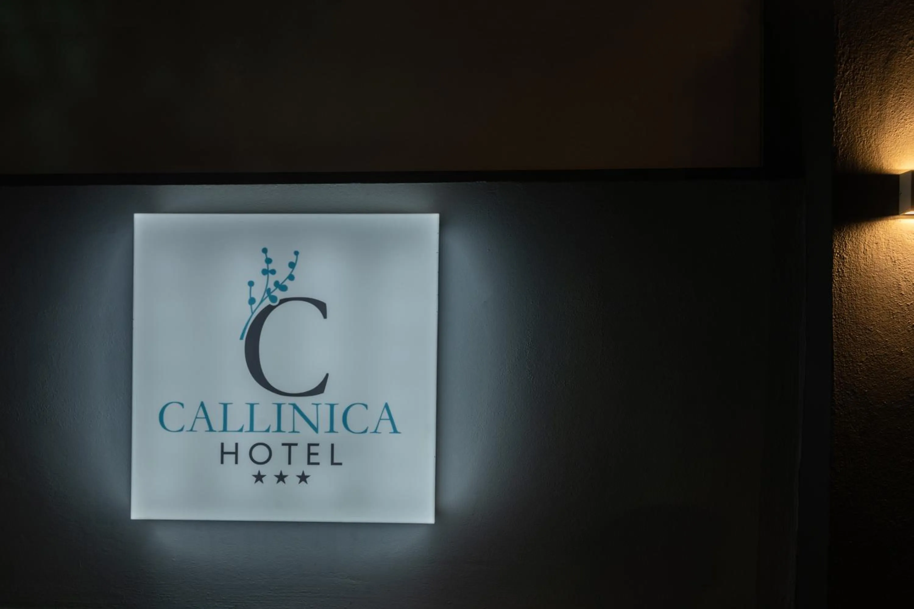 Facade/entrance in Callinica Hotel