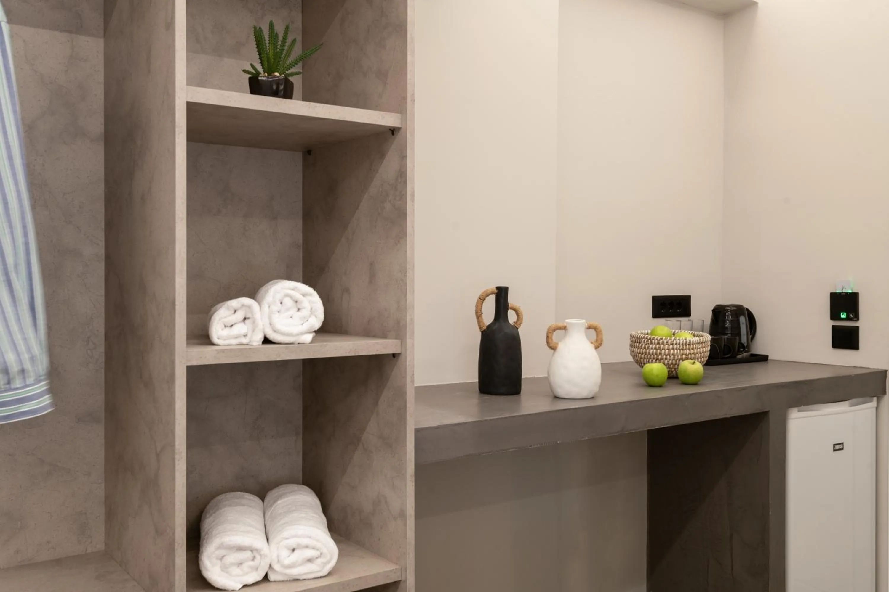 Coffee/tea facilities in Callinica Hotel